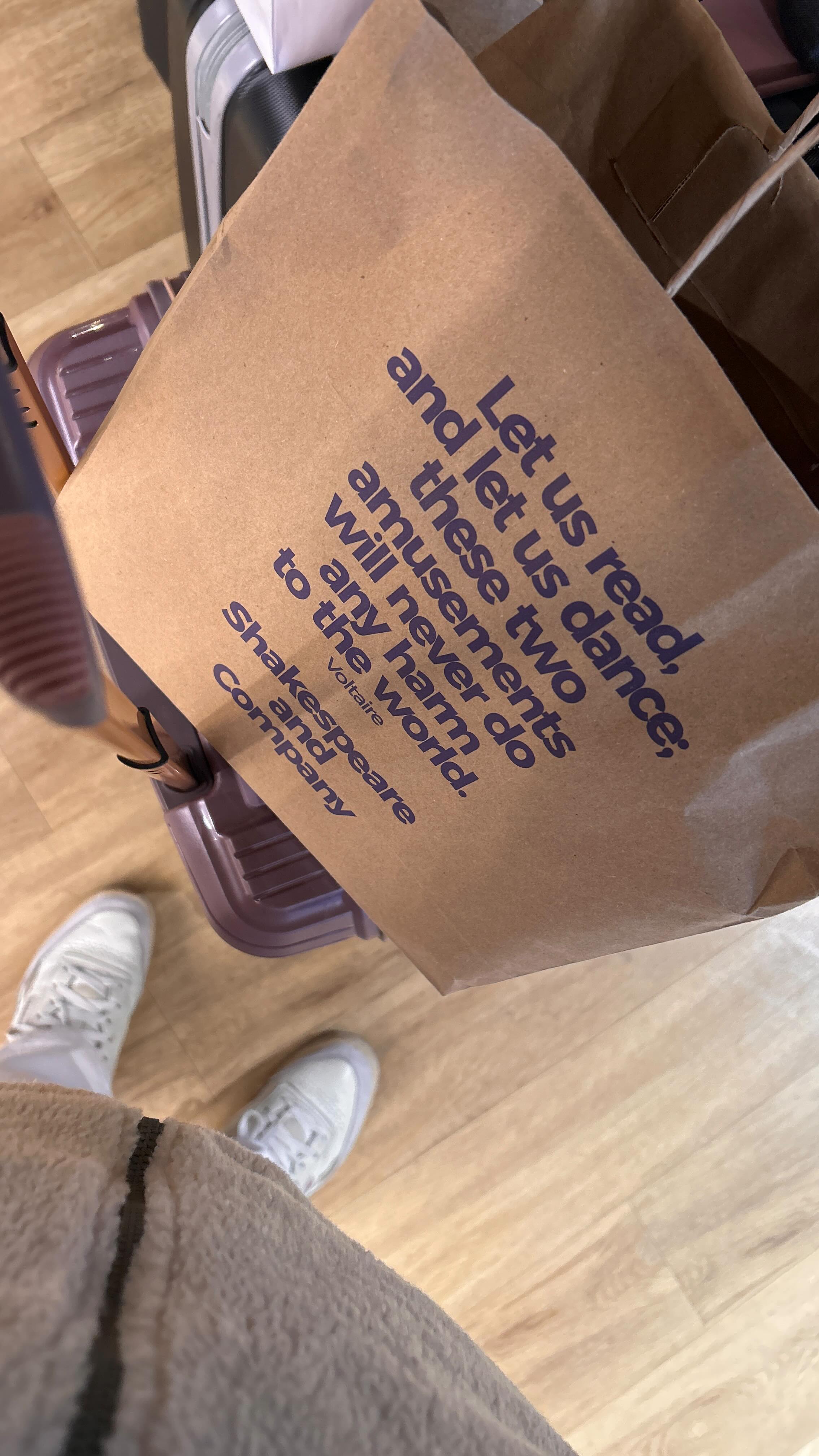 Sunday Sunrises hit different
welcoming the first work/study week of February with these quotes that i haven’t stopped thinking about because, to me, the next month starts when i have to get back to work
— from narratives about love that aren’t contemporary romance, with a sunrise of prague
manifesting all good things for everyone these next weeks: new favorite books, hobbies, places, people, or habits (that last one was more for me 🙂↕️)
🕯️
#chaoticacademia #bookstagram #bookrecommendation #literature #thisishowyoulosethetimewar #lovelywar #prague #oceanvuong #onearthwerebrieflygorgeous #sciencefiction #fantasybookstagram #february #bookquotes