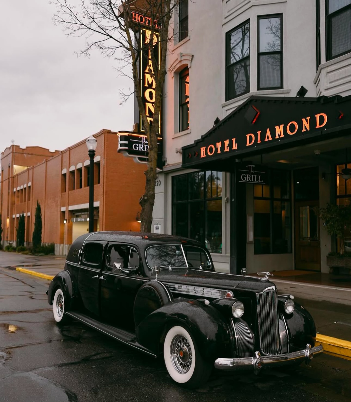 ?️ Rainy days in Chico are the perfect backdrop for cozy moments and unforgettable memories! Don’t let the weather dampen your spirits—book your stay at the perfect hotel with the best view around. Don’t forget to dine at @thegrillchico next to our hotel for the best food around. Embrace the charm of our lovely city, even on the cloudiest days! ❤️✨
? Photo by @kyleehicksphotography
#hoteldiamond #chicohoteldiamond #hoteldiamondchico #chicohotels #buttecountyhotels #downtownchicoca #downtownchico #chicoca #explorebuttecounty #choosechico #hotelschico