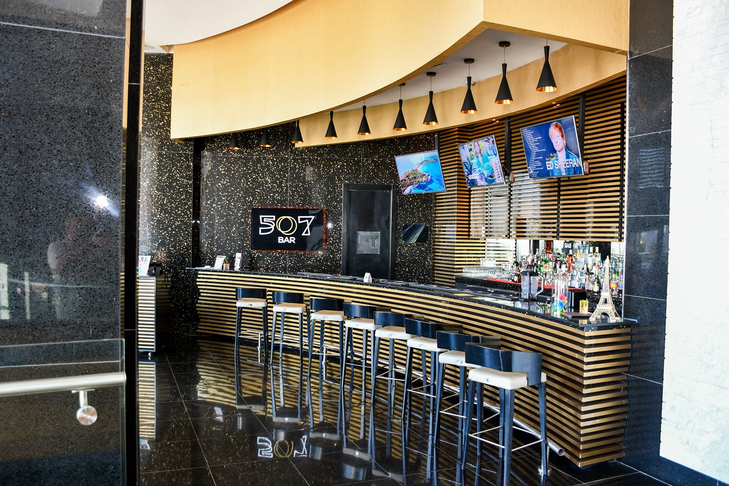 ?No hay nada mejor que tomarte un tiempo de relajación y diversión en nuestro Bar 507. ¡Visítanos en el 5° piso!
@lasamericashotels
#travel #descanso #trip #panama #vacationmode #travels #panamahotels #turismo #hotel