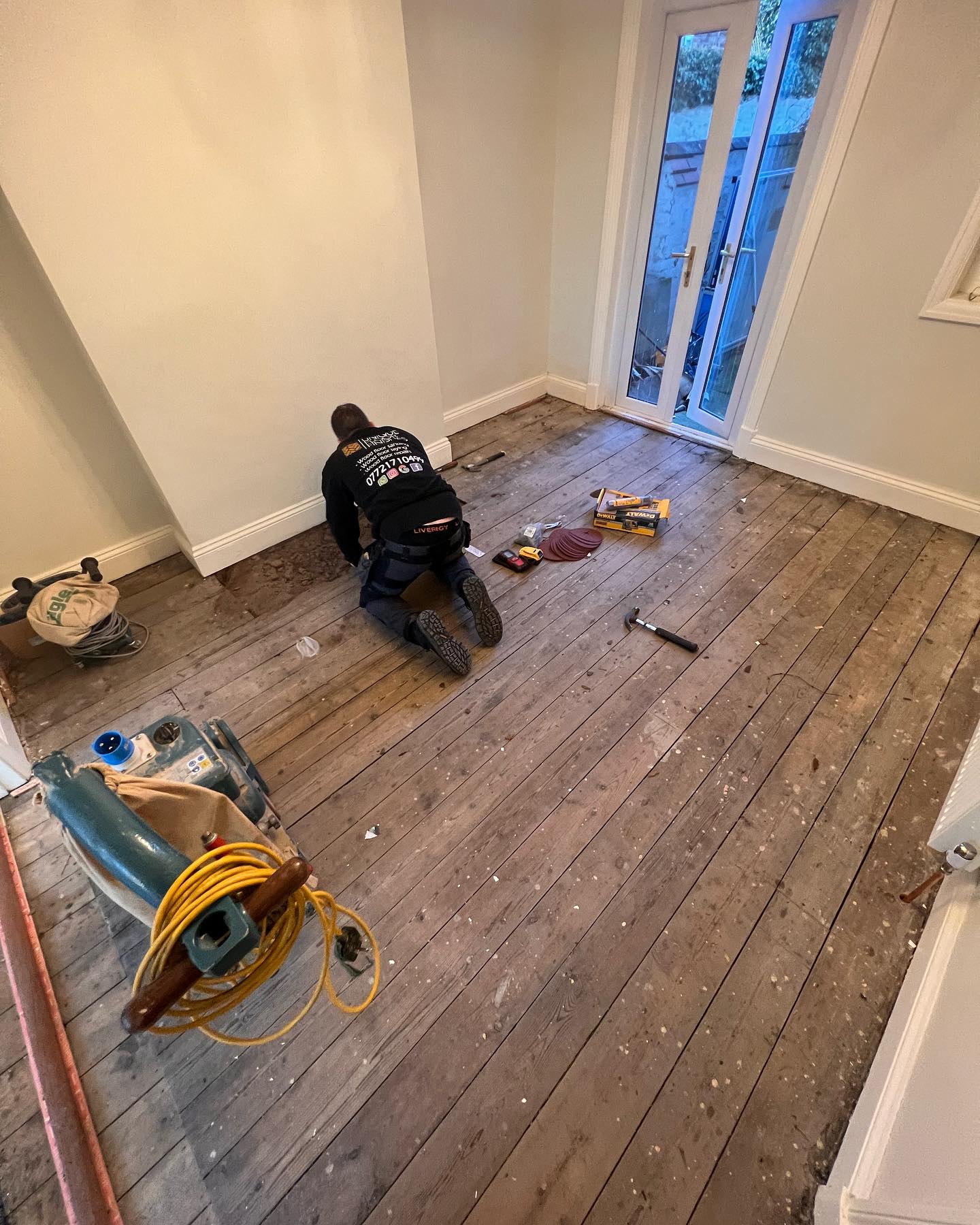 Full downstairs area of original Victorian pine boards stripped back and sealed with a clear, fire place hearth removed and blended in with reclaimed boards. It’s been given a new lease of life for many years to come
Do you have a engineered or solid wood floor in need of being restored ? Don’t hesitate to get in touch for a honest and reliable quote.
? : 07721710499
? : uniquefloorfinishes@outlook.com
? : www.uniquefloorfinishes.com
? : unique floor finishes on google
Floor Sanding ☑️
Floor Laying ☑️
Floor repairs ☑️
Free quotations ☑️
5 Star google reviews ⭐️
#restoration #floorsanding #parquet #woodfloors #homeimprovements #oakflooring #renovation #reclaimedwood
