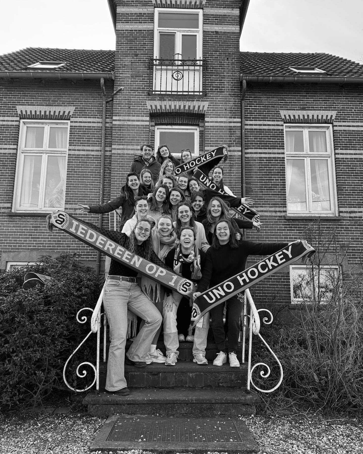 Zaterdag worden tijdens de clinic van Dames 1 UNO-sjaals verkocht. Dus mocht je nog niet besteld hebben… ze zijn vanaf 09.45 uur verkrijgbaar.
(zolang de voorraad strekt)
#hockeyclubuno #iedereenop1 #hockey @dames.uno