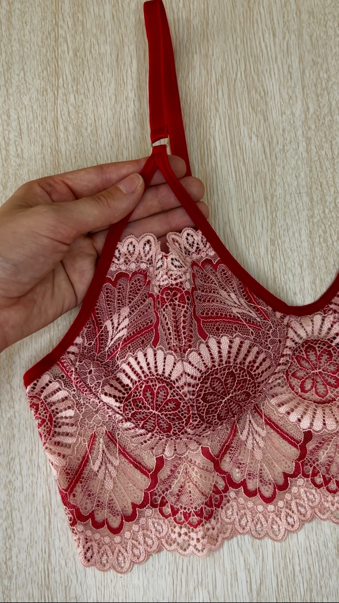 My belated Valentine’s Day bralette! 💕
Do the cups look like hearts?