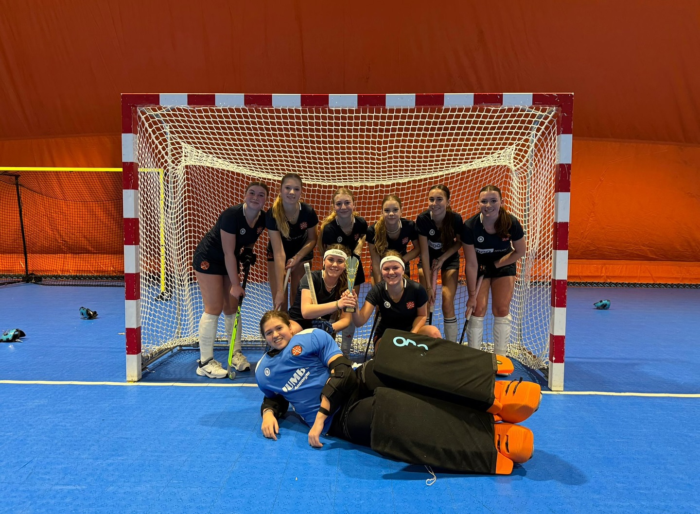 MO16-1 ZAALKAMPIOEN!
Gisteren werd MO16-1 kampioen na twee mega overwinningen op Leusden en Fletiomare! Van harte gefeliciteerd meiden!????