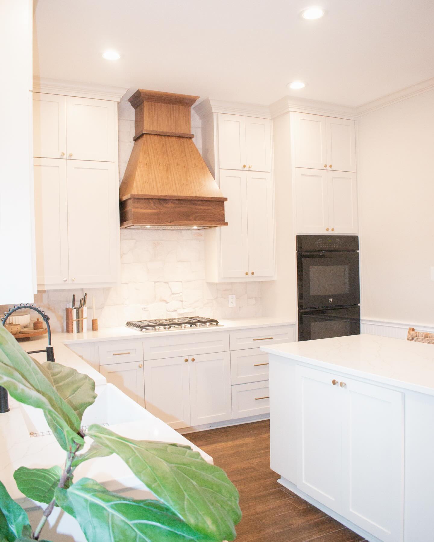 Stone backsplash, custom vent hood, and some refreshed cabinets 🤍 so hard not to fall in love with this kitchen🤍