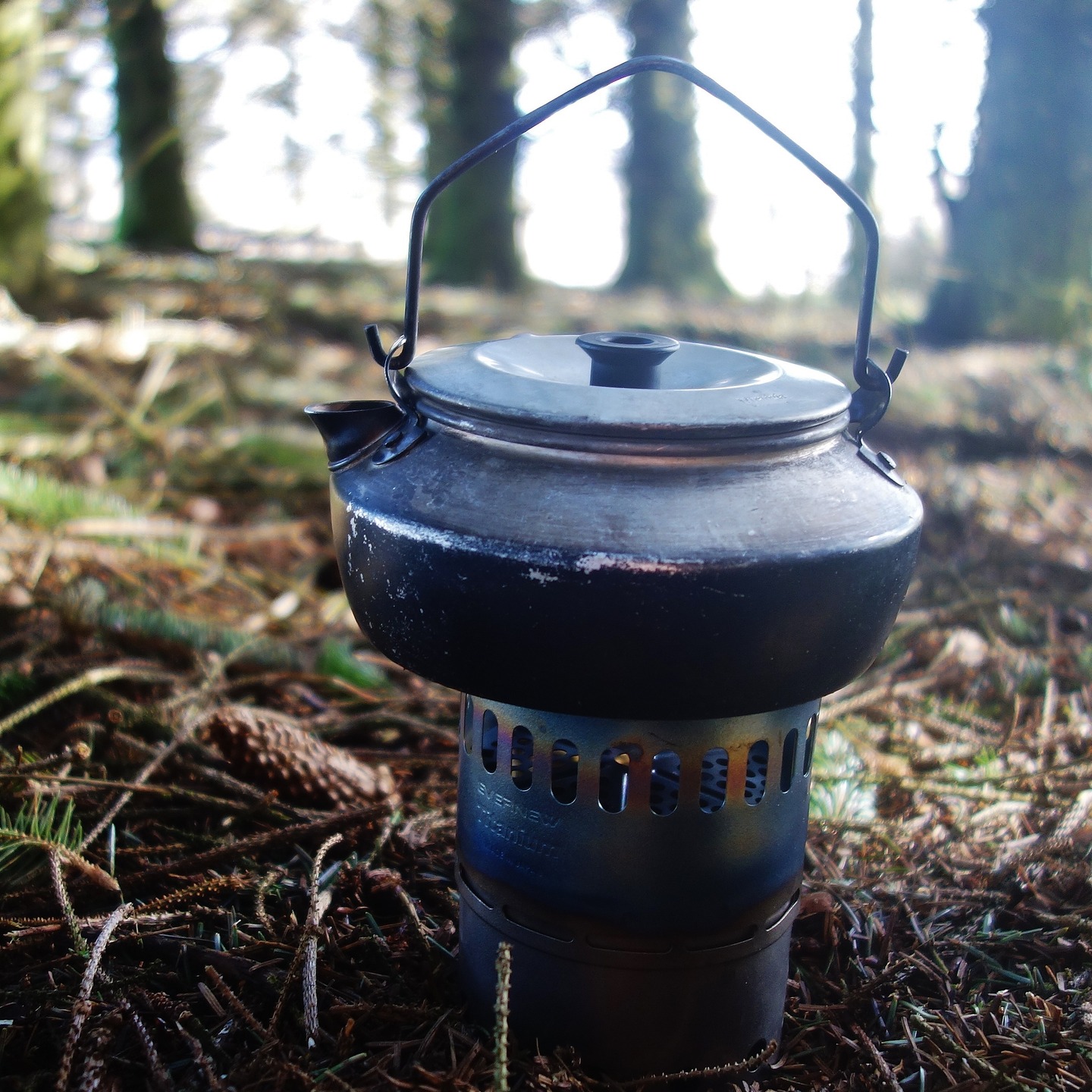 I got out my Trangia 27 Kettle and my Evernew Titanium Dx Stand the other day on a walk close to the Radnor Forest in Mid Wales. I always use my Crusader set but fancied using something else - another lighter set. I hadn't used this setup for years. Mad really, considering the Evernew is so light (52g) and the Trangia 27 enjoyable. I'll be using it a lot more after the nice brew I summoned with it. #evernewstove #titaniumstove #titanium #trangia #trangia27 #trangia27series #outdoortones #outdoorlifestyle #teaoutdoors #daycamp #hikingnature #naturehike #hikingwales #midwales