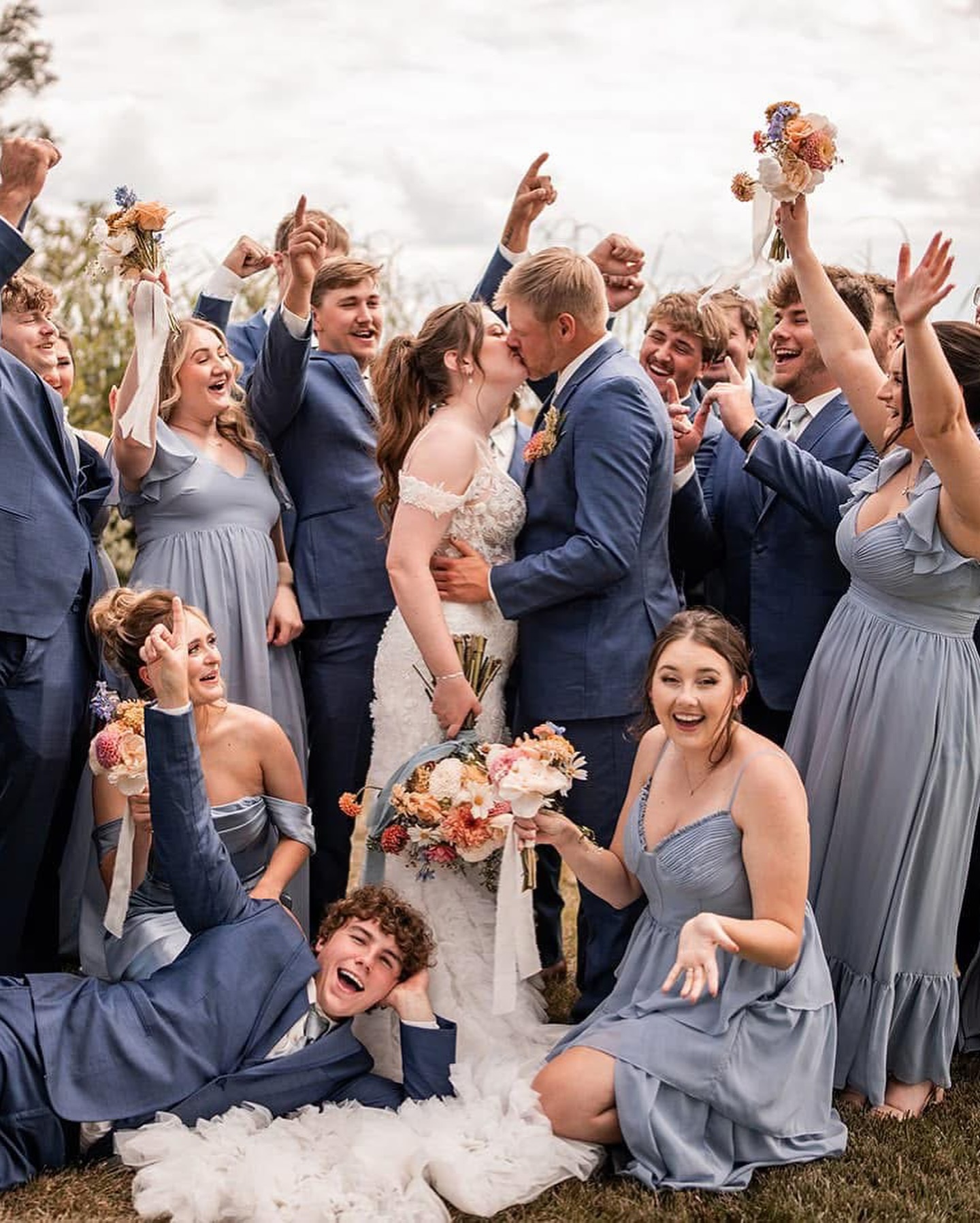 Your best day ever happens here✨
Lofted View Events offers indoor + outdoor venue spaces, a scenic view that can be as rustic or modern as you would like, and plenty of room for you to celebrate with your friends + family all night!
Schedule your tour today🍾
🌐 www.loftedviewevents.com
✉️ loftedviewevents@gmail.com
📍Bronson, IA…Outskirts of Sioux City, IA
Florals by @midwestsimpleiowa
Photography by @tannercobbphotography
#weddingvenue #wedding #iowa #bride #bridetobe #2025bride #weddingphotography #weddingflowers #weddingdress #brideandgroom #weddinginspiration