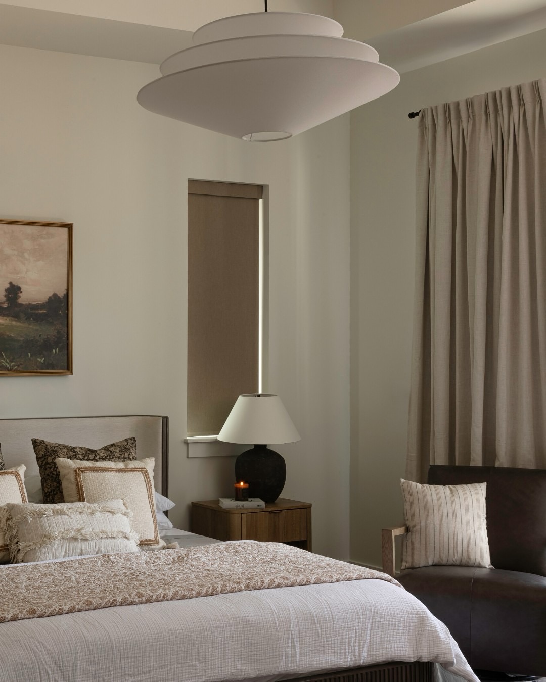 Friday mood: Soft sheets, warm neutrals, and a space that feels like a hug. 🛏️💫
Happy Friday, friends! How are you unwinding this weekend?
Photos by: @sumairaamberphoto
#WabiSabiDesign #InteriorDesign #ModernOrganic #WarmInteriors #DesignDetails #HomeAesthetic #EarthyTones #interior #homedecor #homedesign #interiordesigner #interiorstyling #luxury #interiordecor #inspiration #homesweethome #studiomolina #smid #studiomolinainteriordesign #BedroomGoals #cozyvibes #DesignInspo #bedroomdecor #bedroomgoals #CozySpaces #DesignThatFeelsLikeHome #SeattleInteriors #PacificNorthwestHomes #SammamishHomes #PNWInteriorDesign