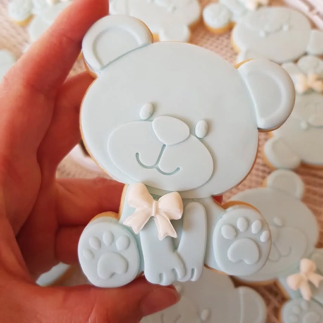 Looking for the perfect treat for a baby shower or first birthday? Our Teddy Bear Cookies are baked fresh with love at Maree Bakes! 🐻💖 Choose your custom colours to match the celebration theme. Individually packaged for unbeatable freshness, they're a delicious treat that everyone will love! Check them out on our page. Link in bio.
#MareeBakes #TeddyBearCookies #FreshBaked #CelebrationTreats