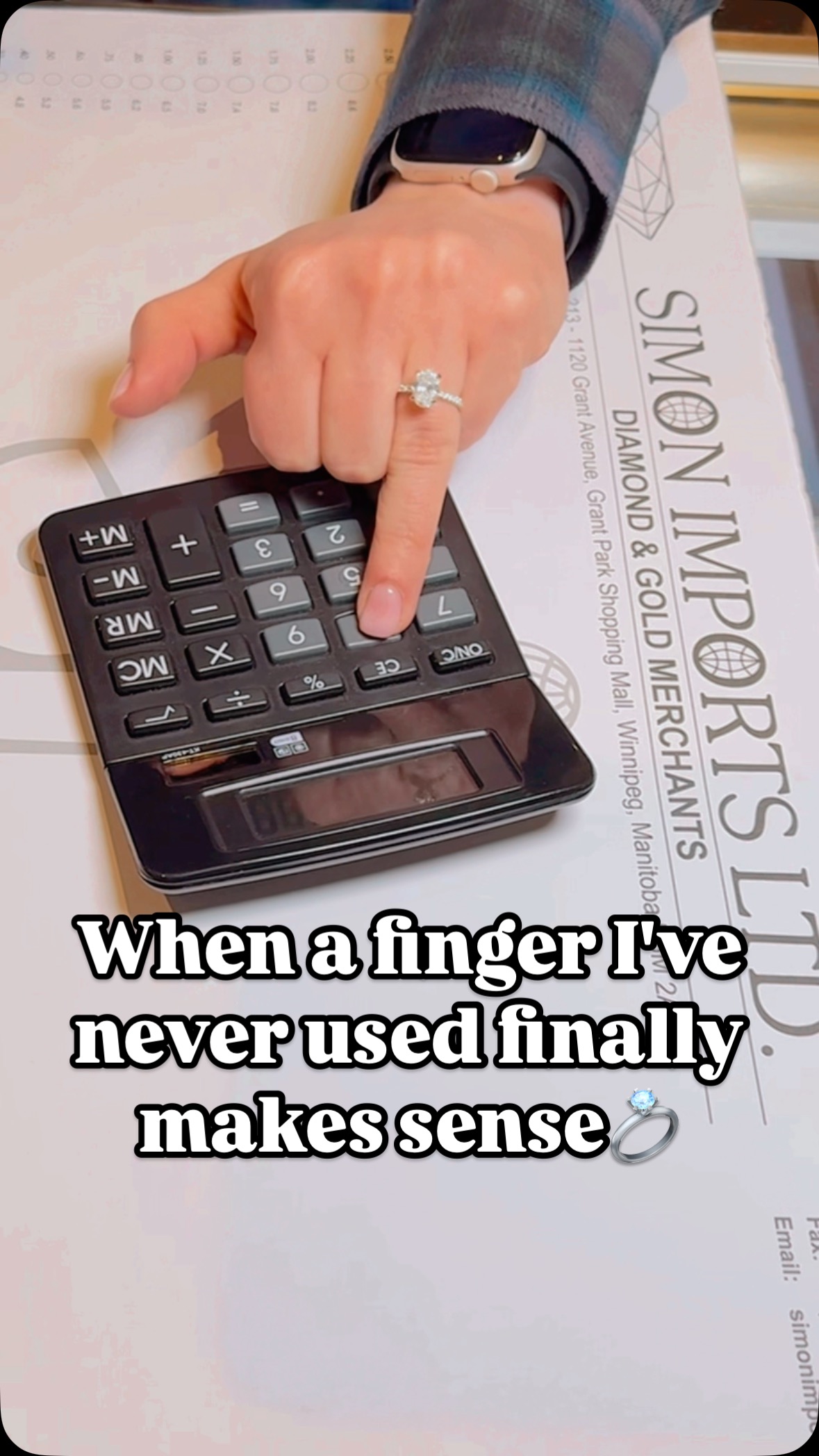 When a finger you’ve never used finally makes sense💍
Anyone else felt like this?☺️
💎💐Friday Rocks💐💎
#simonimports #winnipegjeweller #winnipeg #diamond #fridayrocks #diamonds #rings #rings💍 #belgiandiamonddealer #luxdiamonds #diamondmerchant #engagementrings #trend