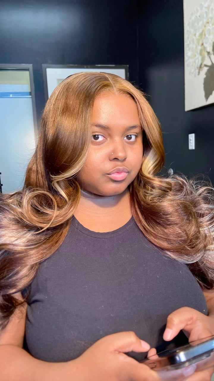A custom color moment! 🎨✨ Our 613 Body Wave Bundles + Closure transformed into this stunning shade—because luxury is all about personalization. 💖🔥
customer: @ashlynnracquel ✨
color and install: @hairbyjaviauna ✨
#CustomColor #ValentinoHair #BodyWaveBundles #LuxuryHair #HairGoals #FlawlessExtensions
