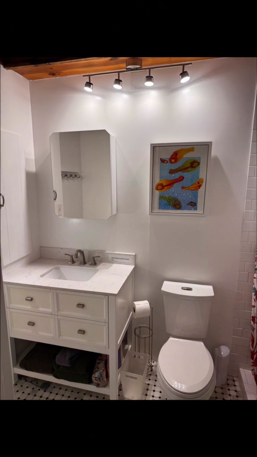 Beautiful bathroom paint and refresh! Great job team. 🖌️🐠🌸#handyman #paint #maui #oahu #kauai #hawaiihandyman
Check out our website https://www.themauihandyman.com to get in contact with us and see our work! 🛠️