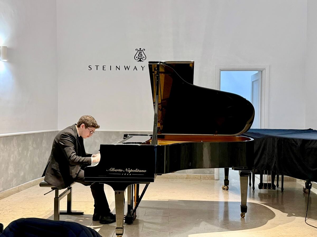 “Pomeriggi in concerto” alla Sala Chopin presso la Ditta Alberto Napolitano Pianoforti 🎹
@albertonapolitanopianoforti_
@luigi_coppola_pianist