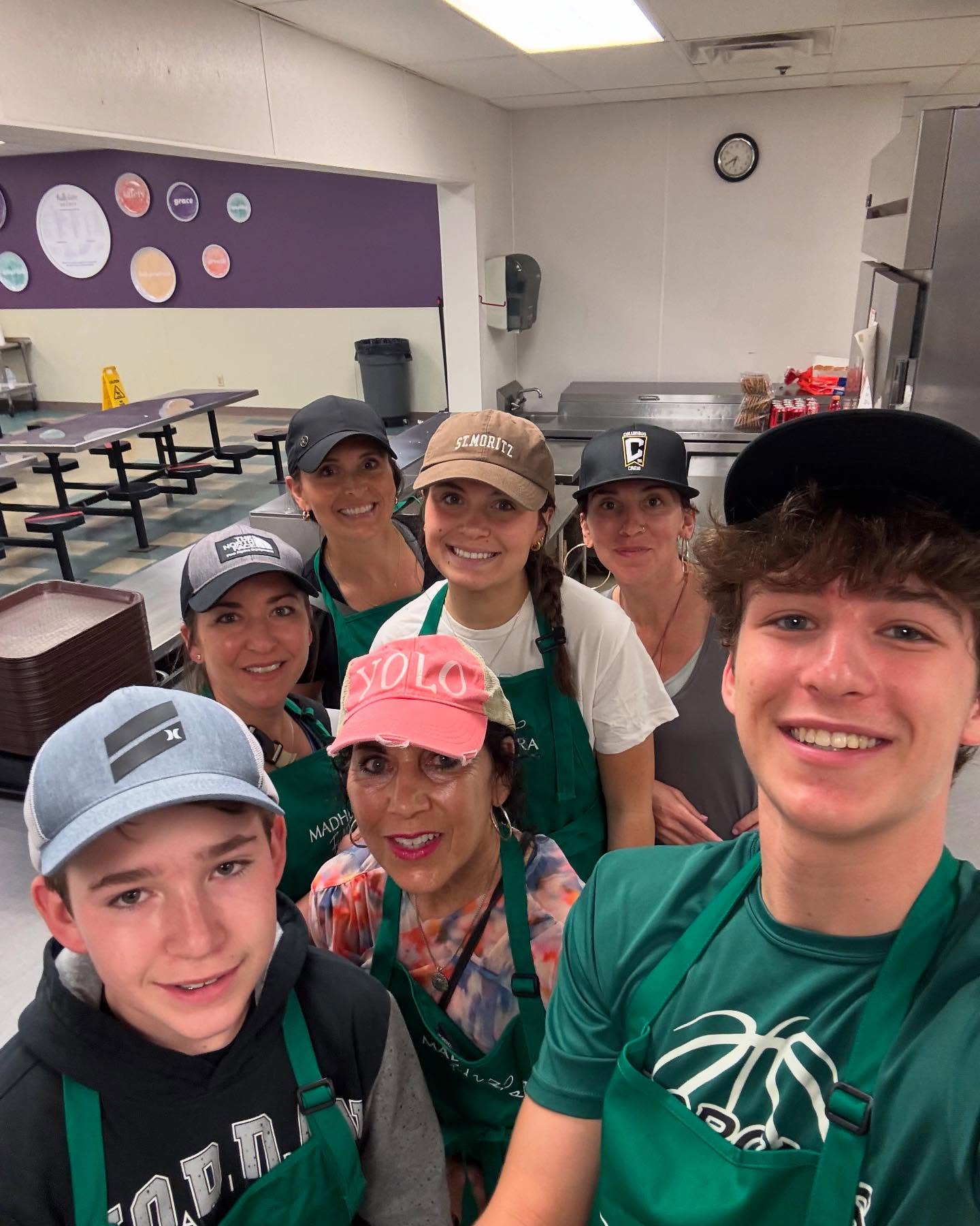 It’s a BRADER family affair ♥️🐝 @italian4 and her daughters @talianicole5 @sacredembodimentyoga and @camillebrader and grandchildren prepared and served fried chicken, mac and greens @lsscentralohio on Saturday.
SPECIAL THANKS to all who contributed their time to prepare the food and who donated $$ towards the chicken - @jennywiggins2, Erin Vanek, @lizzyanne71 @kellyap2023 @peck_stephanie @hmatako @kyledurban