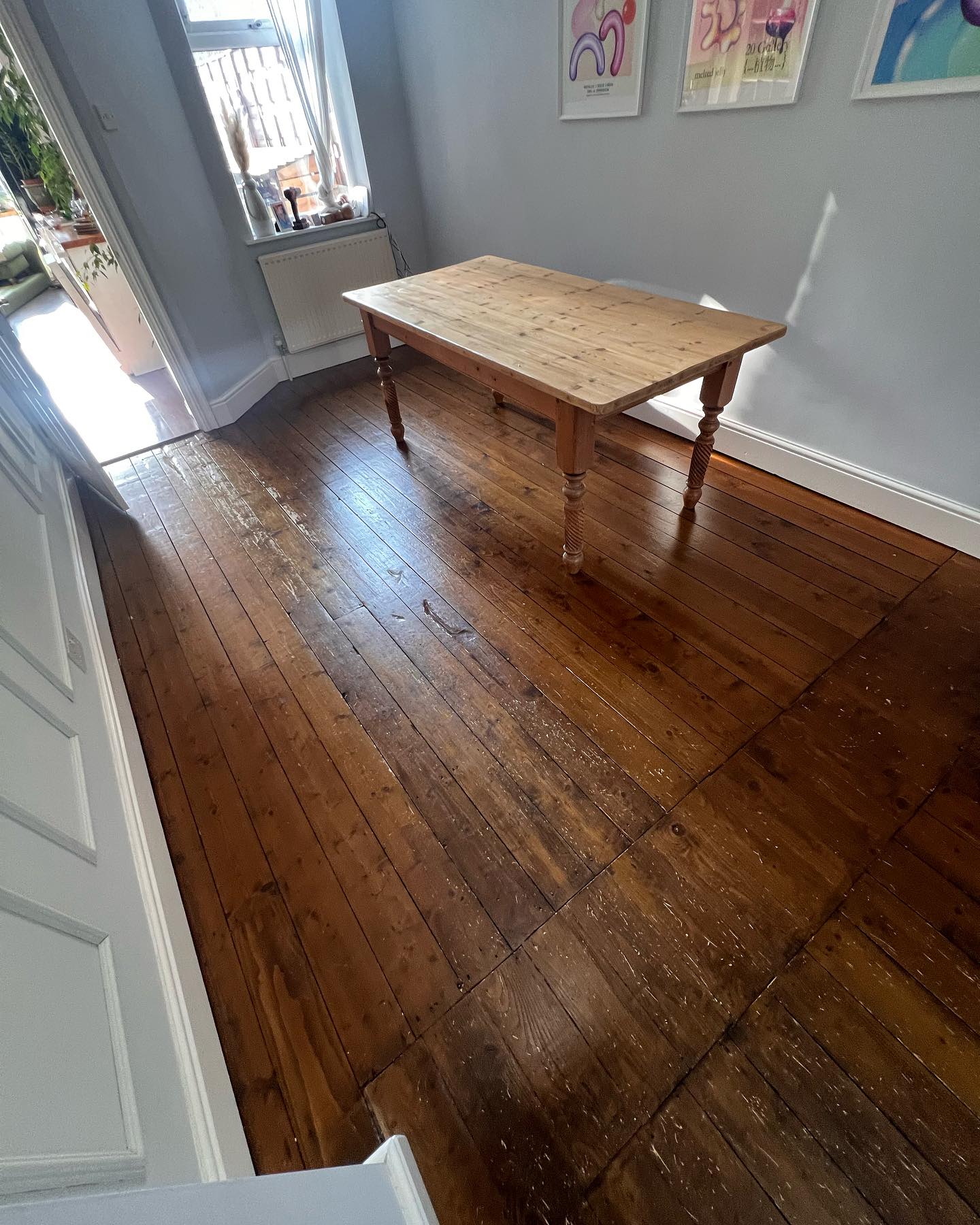 “Bringing this beautiful Victorian pine floor back to life! Previously sanded and stained, we carefully re-sanded it and sealed it with a durable clear polyurethane lacquer for a natural, long-lasting finish. Timeless elegance, expertly restored. ✨
Do you have a engineered or solid wood floor in need of being restored ? Don’t hesitate to get in touch for a honest and reliable quote.
? : 01617061695 / 07721710499
? : uniquefloorfinishes@outlook.com
? : www.uniquefloorfinishes.com
? : unique floor finishes on google
Floor Sanding ☑️
Floor Laying ☑️
Floor repairs ☑️
Free quotations ☑️
5 Star google reviews ⭐️
#restoration #floorsanding #parquet #woodfloors #homeimprovements #oakflooring #renovation #reclaimedwood