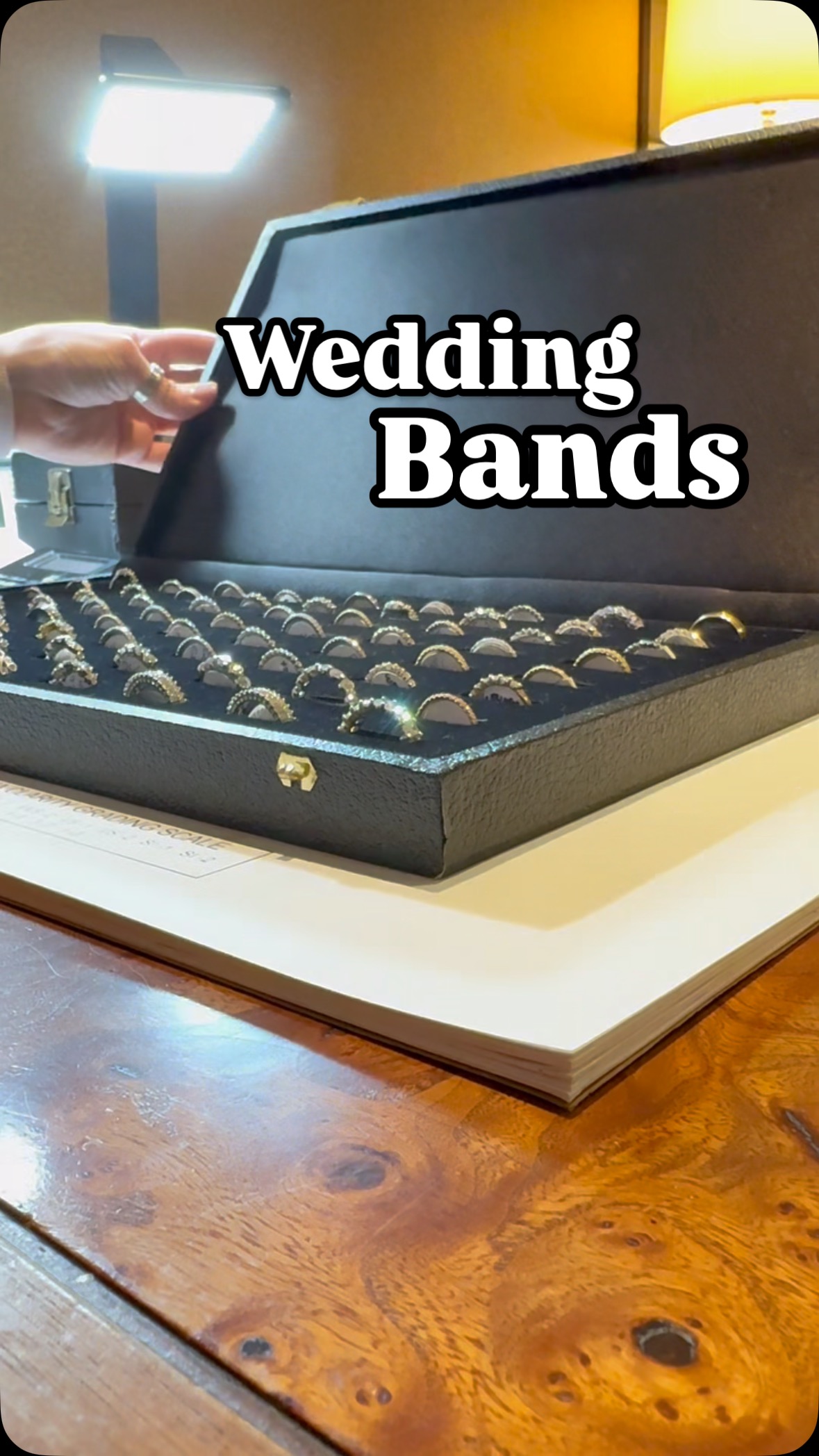 Cheers to the future newlyweds👰🏻♀️🤵🏻
The wedding season is right around the corner☺️ And we are ready💍💍💍
💎Friday Rocks💎
#simonimports #fridayrocks #winnipegjeweller #winnipeg #diamond #fridayrocks #diamonds #rings #rings💍 #belgiandiamonddealer #luxdiamonds #diamondmerchant #diamondmerchantsince1977 #diamondmanufacturer #directimportpricing #wedding #weddingbands #weddingrings