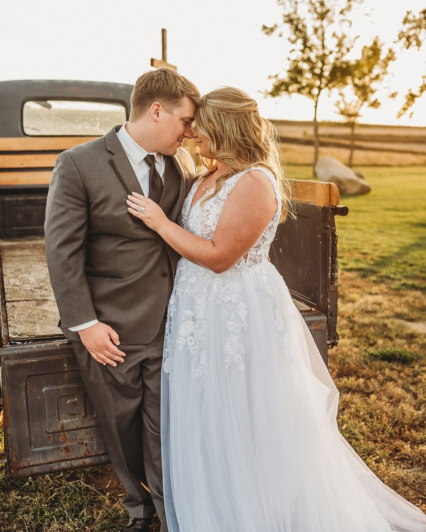 Every love story is beautiful, but yours is our favorite🤍
Lofted View has a few Saturday dates available this fall + plenty of Fridays! Visit our website to book a tour✨
July 12
August 2
September 6
October 25
All November (seasonal discount)
All December (seasonal discount)
🌐 www.loftedviewevents.com
✉️ loftedviewevents@gmail.com
📍Bronson, IA…Outskirts of Sioux City, IA
Photography by Nichole
#wedding #venue #weddingstyle #bride #groom #weddingphotography #inspo #weddingplanning #vendors #brideandgroom