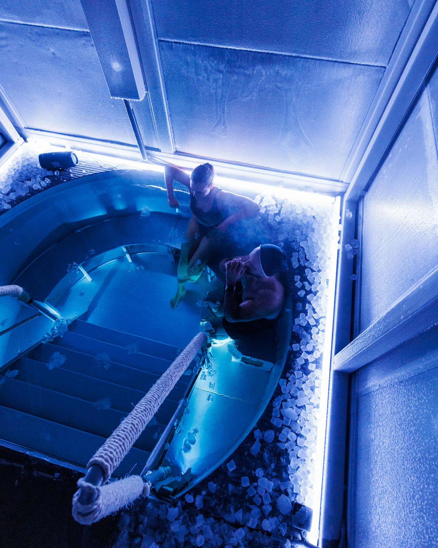 TURUSSA PÄÄSEW AVANTOON MYÖS KESÄLLÄ - PAKKASPARATIISI JÄLLEEN AVOINNA ?
Littoistenjärven vesi on jo hieman lämmennyt, joten on aika avata Pakkasparatiisi! Pakkasparatiisissa pääsee avantoon myös kesällä, ja kokemus on hyvin lähellä talvista avantouintia. Pakkasparatiisin sisälämpötila on noin -10 astetta, ja vesi on jäätymispisteessä.
Pakkasparatiisia, lämminaltaita sekä Järvelän kuutta saunaa pääset testaamaan 11€ pääsymaksulla, tervetuloa! ?? Olemme auki joka päivä.
#visitturku 
#visitturku 
#visitlieto 
#lieto 
#kaarina 
#pakkasparatiisi 
#avanto 
#avantouinti 
#kylmäuinti 
#sauna 
#yleinensauna 
#visitfinland 
#finland