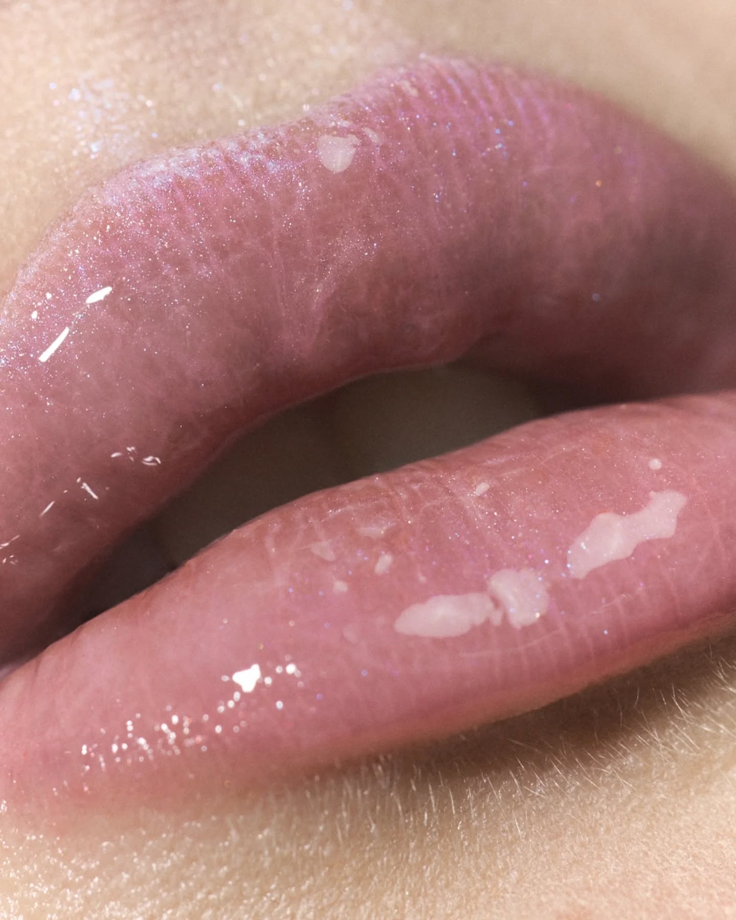 GLOSSY ✨
Photographe : @stephanie.lorang
Modèle : @sarah.cmd
Muah : @jade_r__makeup
Using @r.e.m.beauty
thx @niceworkparis
_____________________________
#muahlyon #photographelyon
#modelelyon #maquilleuselyon #closeup