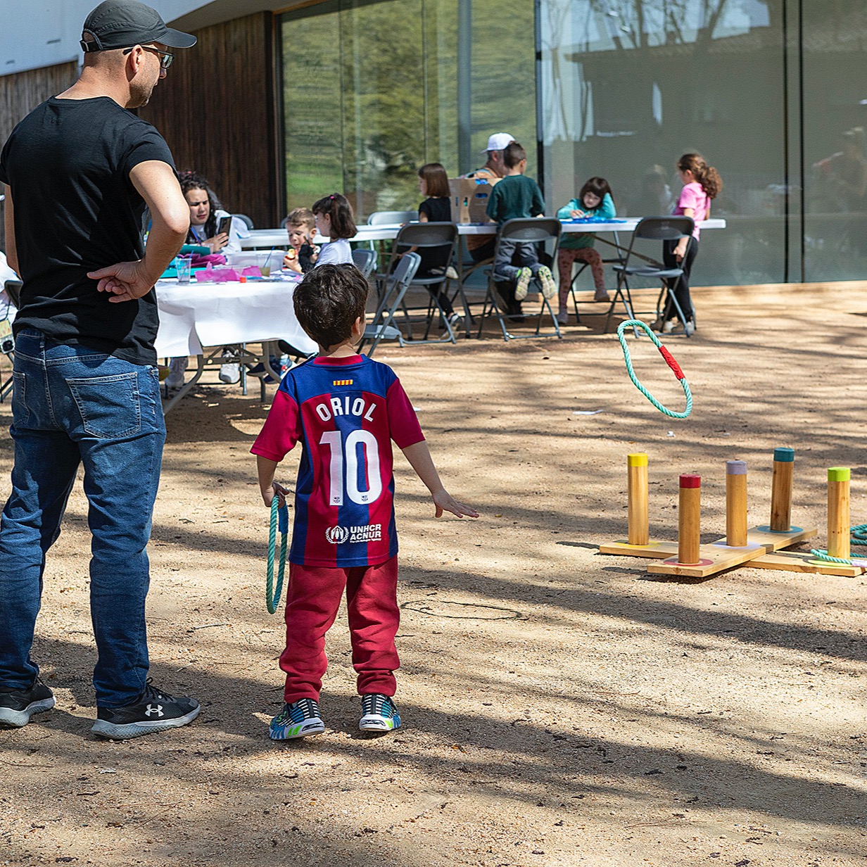 Aquí podeu veure algunes de les fotos del passat diumenge celebrant el dia mundial de conscienciació de l'autisme! gràcies a totes i tots els participants per fer-ho possible i als voluntaris i col·laboradors per acomanyar-nos un any més! podeu veure més fotos a la nostra pàgina web: www.viuautisme.com! 😍. @femesportscpa @empresaris_platjadaro @barraquesxtots @marisch_cotcho @heineken_es @granini_es @esclatbonpreu_ @cacaolat @massegur @magnacenter @dipsalut @centreona @nicole.gulau @femajuntament @tonicayena @laflecapansdelemporda @cavallfortedicions @agarocafes @raicesibericaswines naturdenclinicadental @ticumiku @esclatbonpreu_ @adlibitum.cat @protecciocivilplatjaaro
@grupmifas @mery.blru @fempobleambtu @associacio_ermessenda_sca @percusdaro