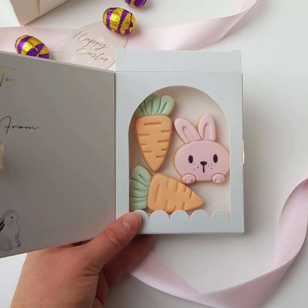 The sweetest little Easter gift! This gorgeous Easter card has our cute and delious cookies hidden inside. This Easter card makes the perfect stand alone gift with space for a handwritten message or a gift card. Let your friends and family know how much you appreciate them with one of these special Easter cards this year!
@biskitbox_au
#easter2025
#eastertreats #cookiesperth #sugarcookies #eastercookies #MareeBakes #giftideasperth #ediblegiftsperth #ellenbrookfood #swanvalleyfood