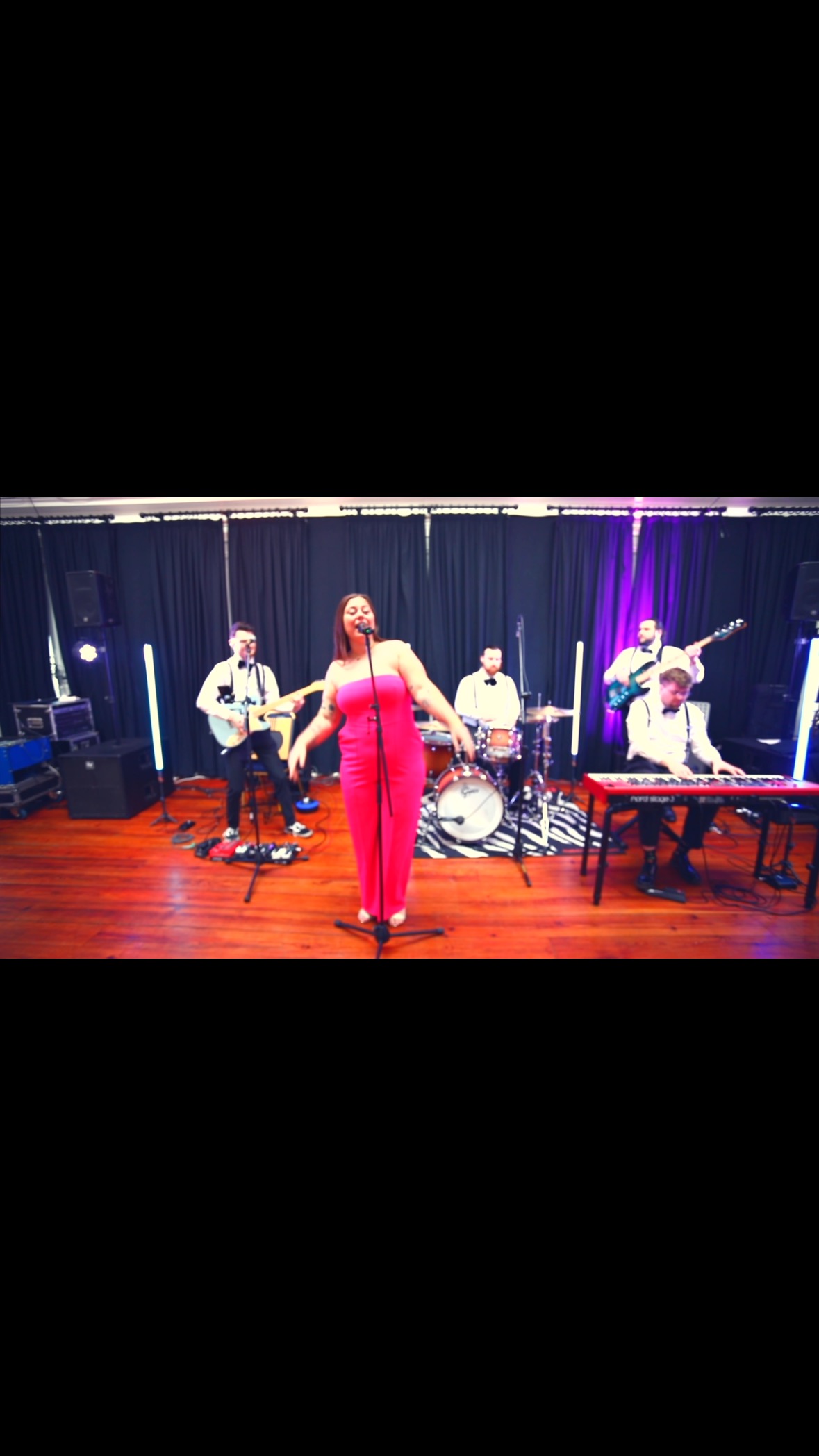 This mashup has us dancing like it’s 1978 and texting like it’s 2024. The vibes are always high when it comes to this point in the set! Come see it in action April 26th in @therahenyinn !! 🔥
#irishweddingband #irishwedding #weddingbandireland #weddingband #irishweddings #irishweddingband #weddingbandsireland #irishweddingbands #weddingmusicireland #irishband #weddingmusic #irishweddingsuppliers #rahenyinn #dublingigs