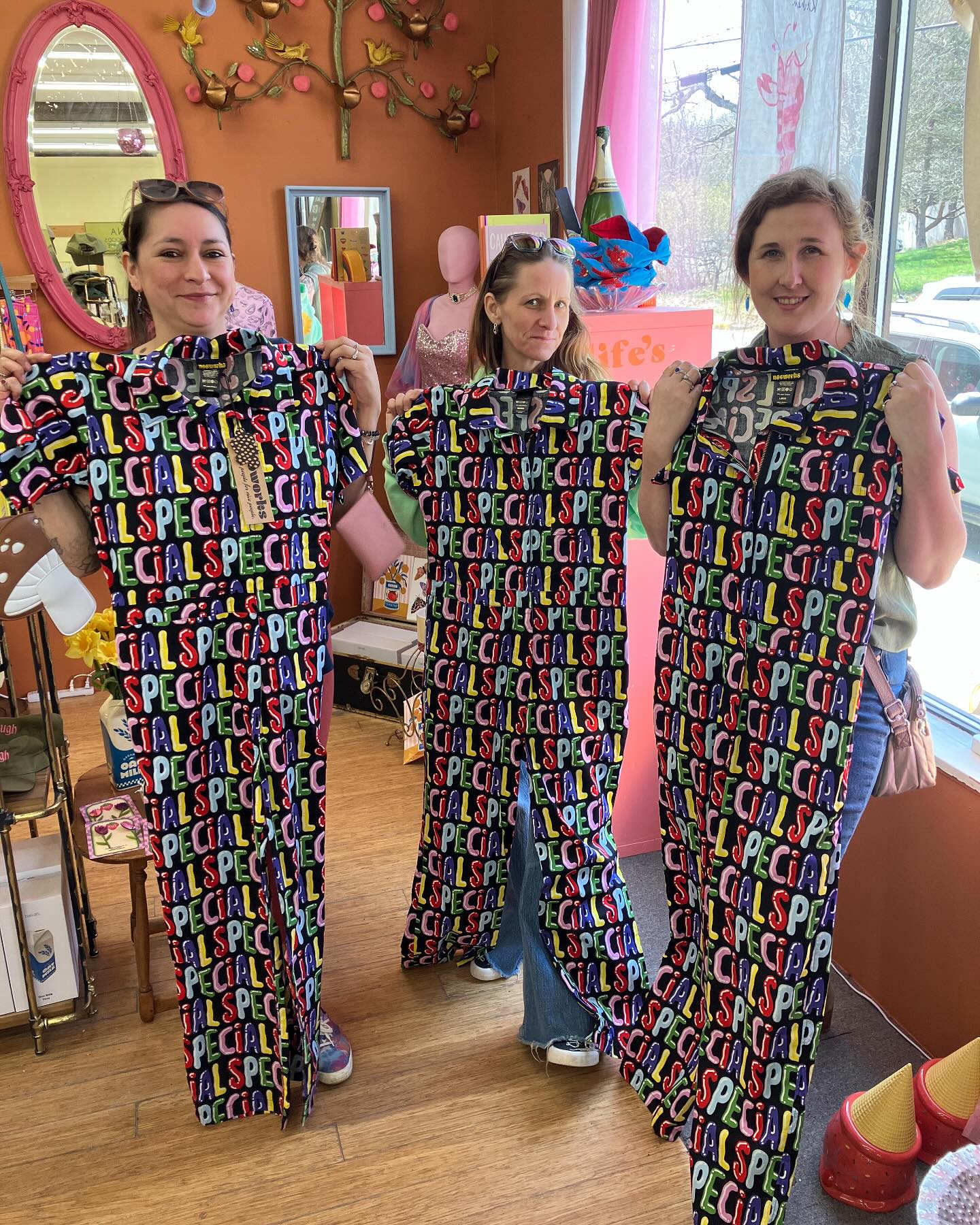 Got some very special customers here
💕💕💕
Come check out the @hannabdesigns sale section upstairs @5mainstreet 🥂 little treats for everyone ✨