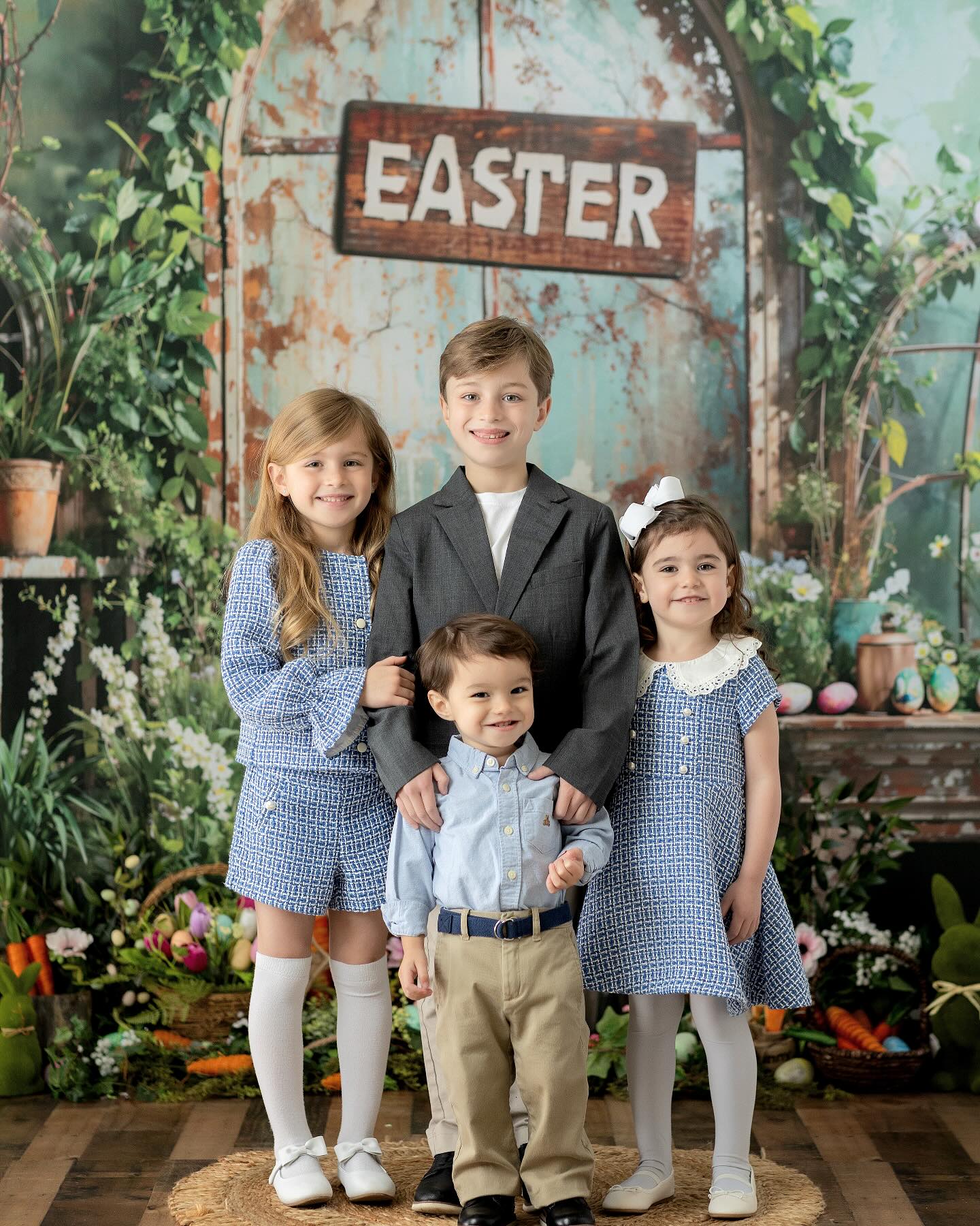 These little smiles!!? this sibling crew made magic in front of the camera. These are the moments that remind us why we cherish every holiday tradition.
booking throughout 2025
www.tinyheartsphotography.com
#EasterPortraits #SiblingGoals #TinyHeartsPhotography #EasterMagic #StudioSession #BergenCountyPhotographer