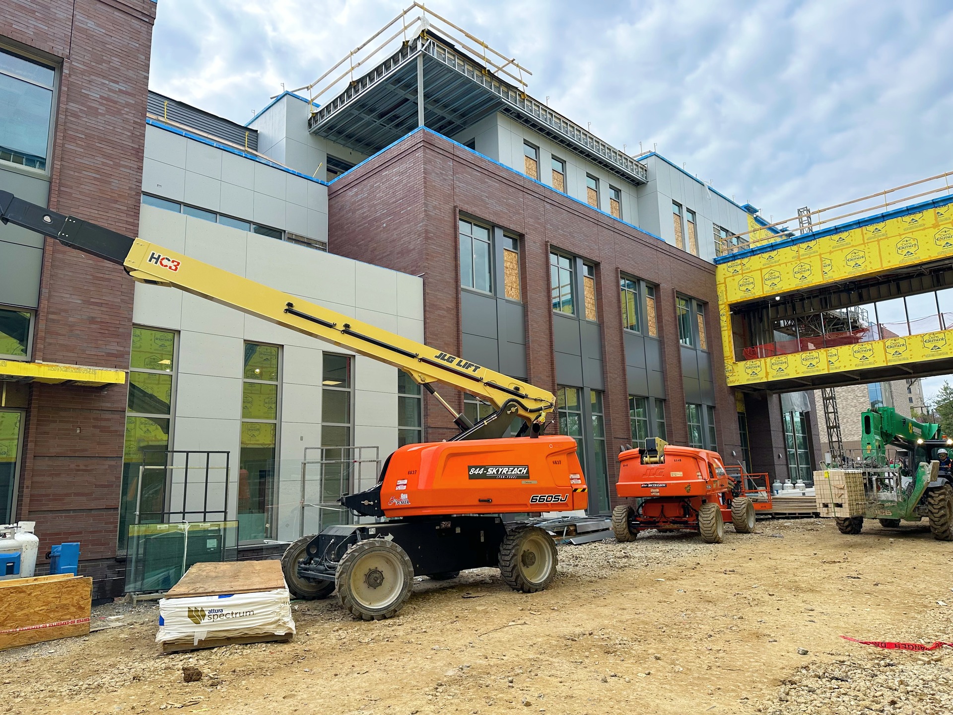 Continuing our work at @americanuniversity with @davisbuilds 👏
The sleek and modern exterior is almost complete, and we have a sneak peek of the interiors, as well. This state of the art athletic facility is expected to close just ahead of the school year for AU. Follow along for more progress pictures and final photos in the next few months!