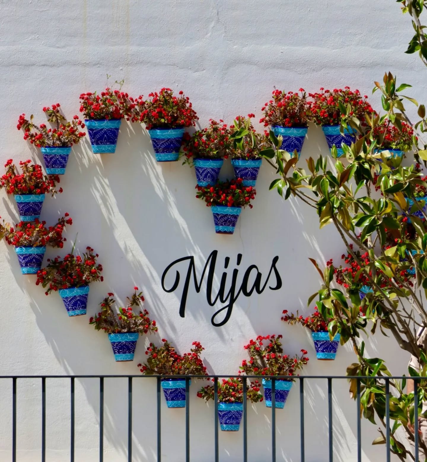 A pretty town with a fun chocolate making experience
#mijas #mijaspueblo #chocolate