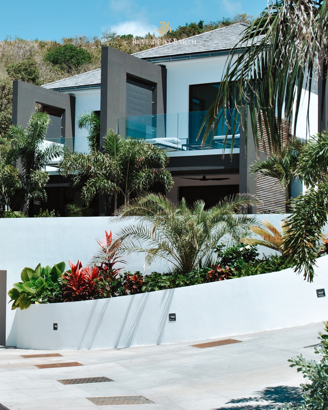 Experience the perfect blend of elegance and tropical beauty…
Just minutes away from Saint-Barth’s most stunning beaches, Rêve de Saint-Barth welcomes you to a modern, serene, and lush setting.
The ideal place to enjoy the island differently — with peace, premium comfort, and preserved nature.
📍 Discover your next paradise retreat at www.reve-de-saint-barth.com
#ReveDeStBarth #SaintBarth #IslandLife