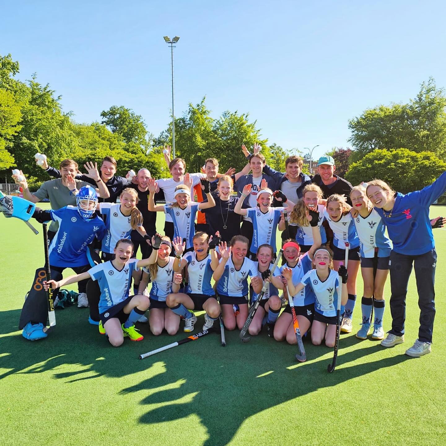 Tijdens de Phoenix veiling vorig jaar op geboden en afgelopen zaterdag ingezet. @phoenixheren1 ballenjongens bij de wedstrijd van MO12-1. Hoe tof!
.
De meiden wonnen ook nog eens en hielden de drie punten op Phoenix. ?? #toppers