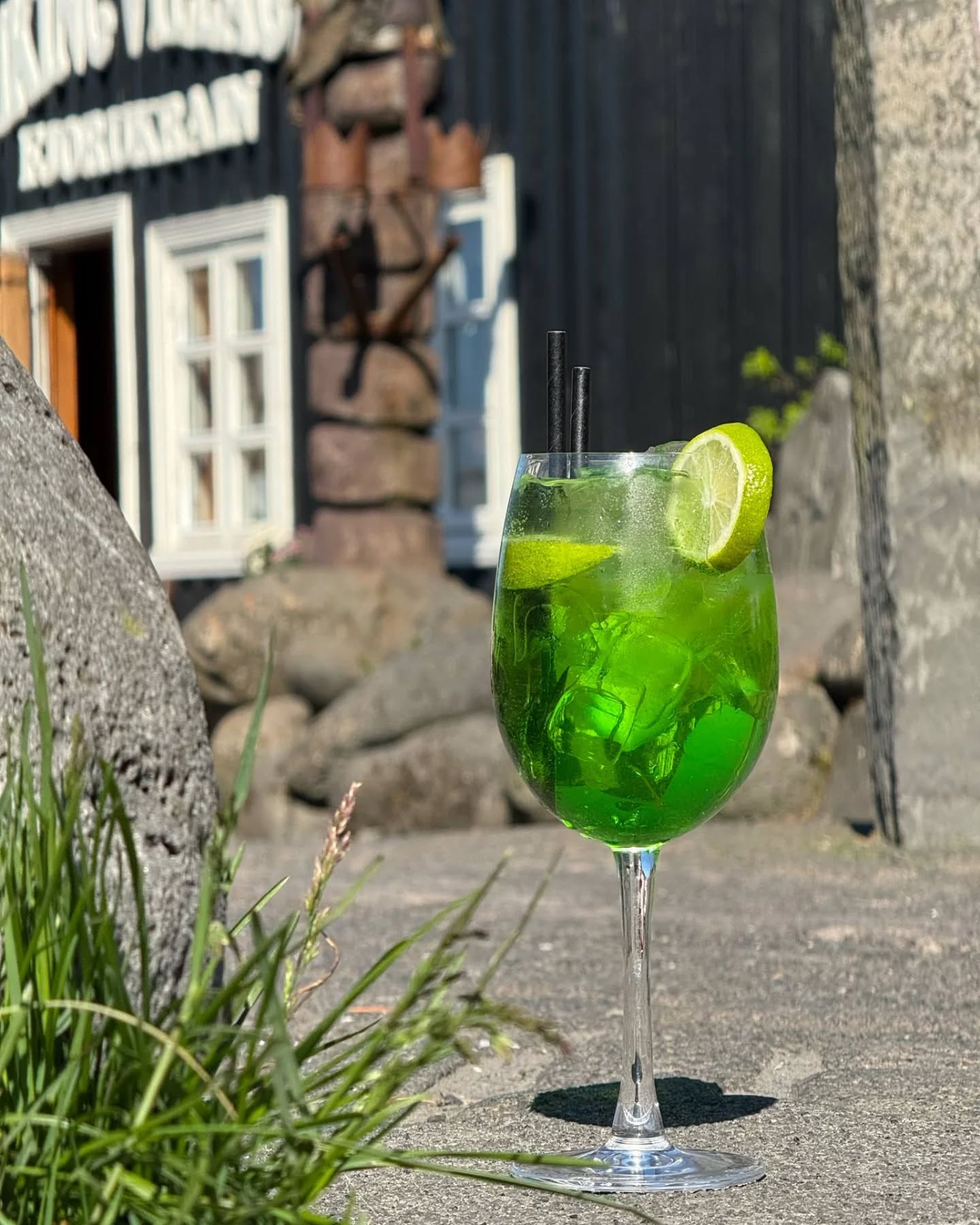 Bongóblíða
Nóg pláss á úti svæðinu
Og einn svellkaldur grænn aparol spritz
???