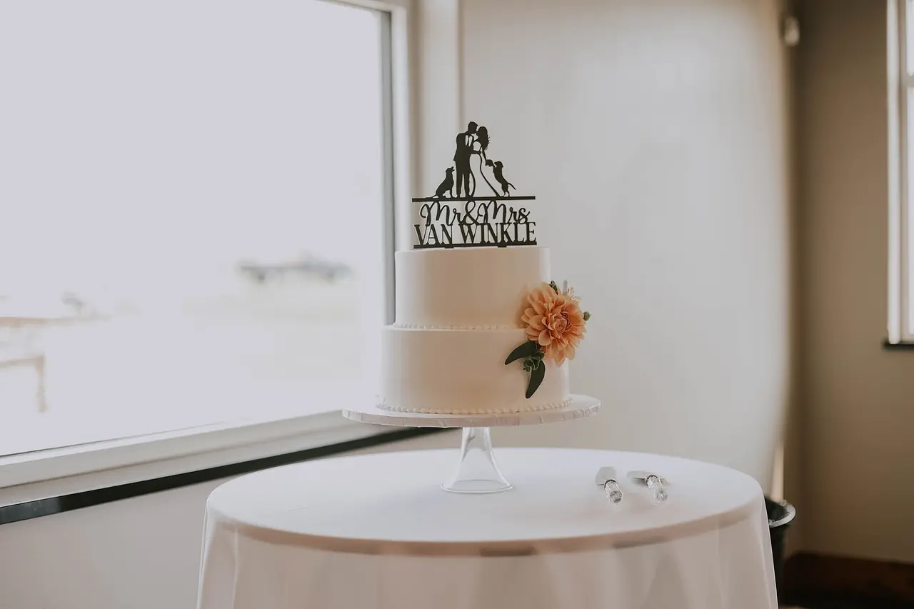 Simple and Sweet—That’s All You Need ✨
Weddings come with a lot of moving parts, but when it comes to the little details, it’s okay to keep it simple. Focus your time and budget on what truly matters—the moments your guests will remember most.
At Lofted View, we make it even easier with access to our FREE decor closet filled with vases, candles, centerpieces, signs, and more.
One less thing to worry about—and one more thoughtful touch included🖤
Check our website for venue details:
🌐 www.loftedviewevents.com
✉️ loftedviewevents@gmail.com
📍Bronson, IA…Outskirts of Sioux City, IA
#wedding #venue #weddingstyle #bride #groom #weddingphotography #inspo #weddingplanning #vendors #brideandgroom