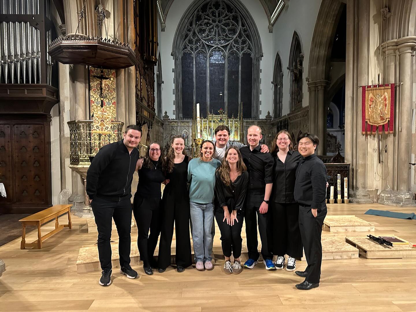 ASMLB committee assemble 🫶🏻 When we’re not building staging, organising rehearsals or working the bar, we’re busy planning the next concert! Stay tuned for details for June 👀