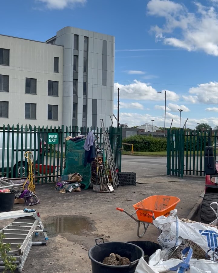 A brilliant day helping @nicola.oakey.garden.design and @crowton_rowarth_ltd relocate their wonderful RHS Chelsea Flower Show Songbird Survival Garden. This beautiful award-winning garden will have a new home for the community of Hull to enjoy.
Always good to spend the day with @hpgardendesign who is also helping with the relocation (and very kindly served as a chauffeur for the trip up to Hull this morning. Thank you Hannah.
@the_rhs @project.giving.back #showgarden #rhsshowgarden #rhssustainability #sustainability