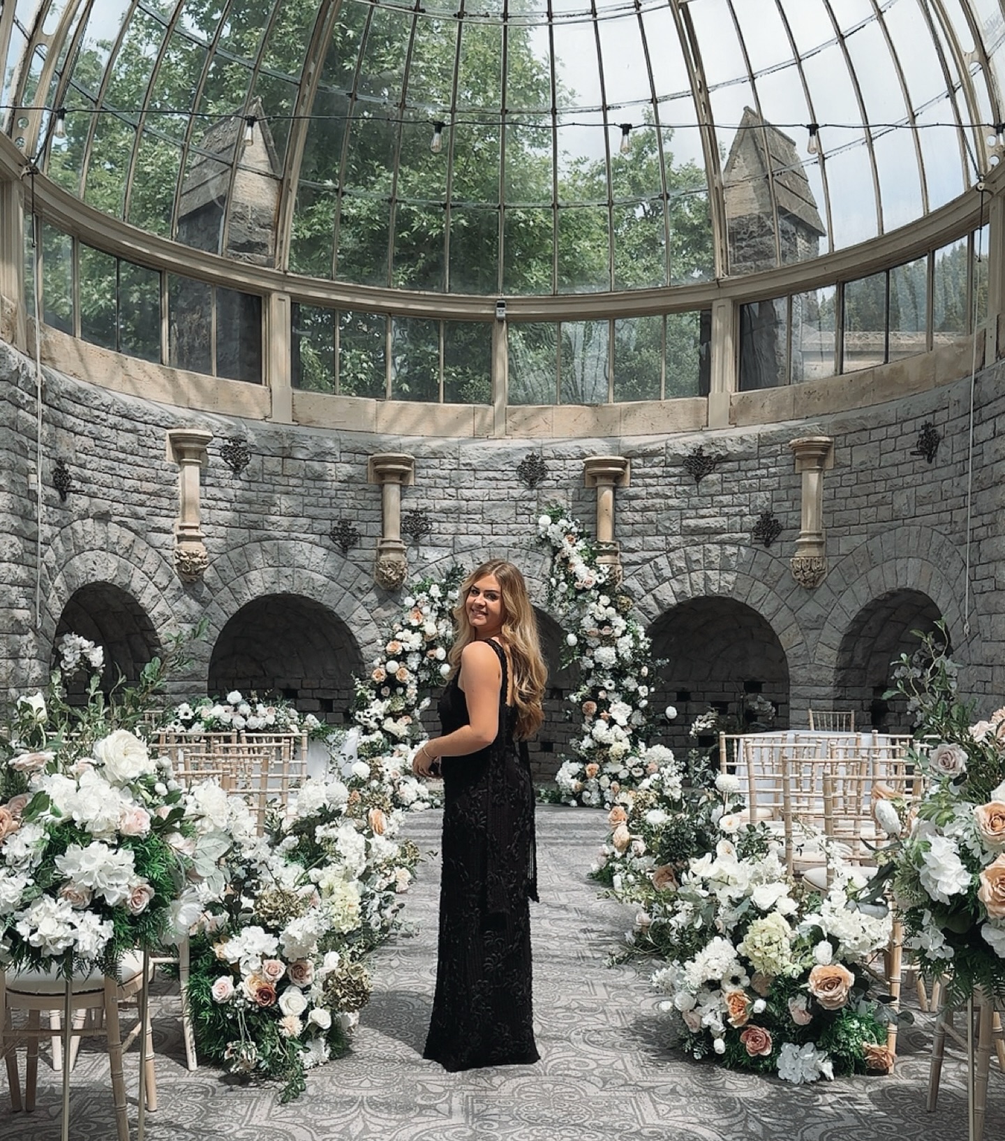 8 weddings in 10 days 🥹
I can’t put into words how grateful I am to each every couple who has booked me to be part of their wedding day. What started as a dream has turned into the most incredible career, taking me to stunning venues across the UK that I used to dream of performing at!
I pour my heart into every performance to make your day as special and memorable as it deserves to be. I laugh with you, cry with you, dance with you, sing with you. Music is a huge part of your day and I never take that for granted. 
Here’s to another month full of singing at dreamy venues, celebrating love and dancing during desserts 💃 
This stunning styling is by @foxandfauxstyling 
📍 @deveretortworthcourt @tortworth_court_weddings 
#weddinguk #weddingsinger #weddingsingeruk #weddingbreakfast #weddinginspo #weddingmusic