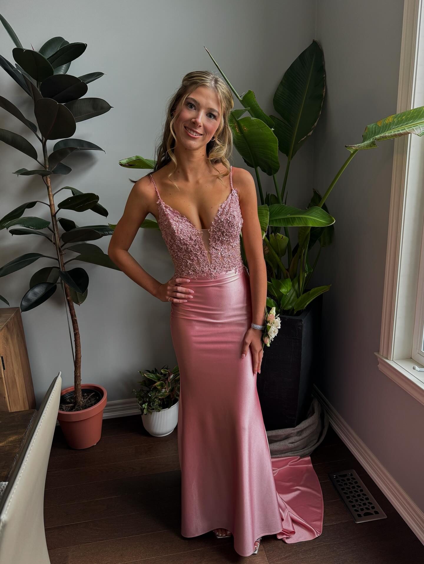 ✨Graduation glow ✨So honoured to be part of her glow-up for grad! 🩷🎓
#GradDanceGlow #SprayTanGoals #GlowBoothGrimsby #RadiantAndReady #TannedToPerfection #GrimsbyGlow #flawlesstan