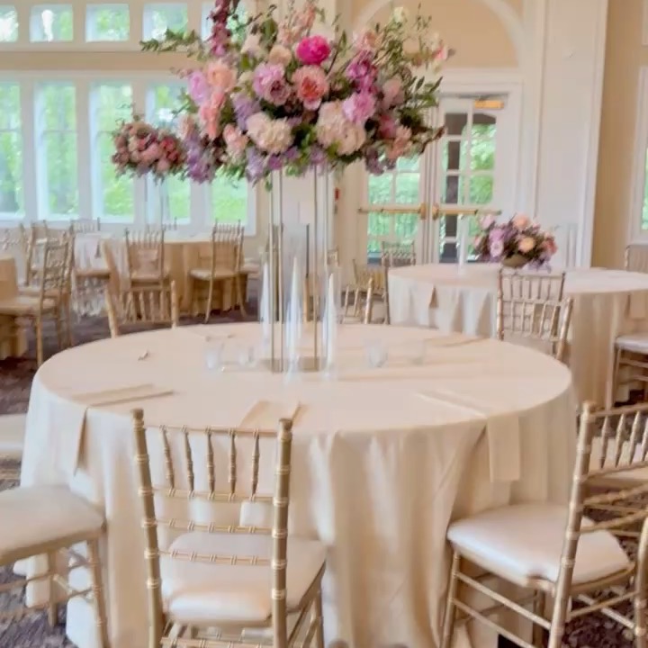 Congratulations to Haylie & Matt on their recent marriage! They started out with a simple act of kindness - donating their wedding flowers to Flower Again to repurpose into amazing bedside arrangements for the residents at Scofield Manor in Stamford and Kingsway Senior Living in Norwalk. The original designs were by @stemsflowerdesign. Way to go - this spread a lot of sunshine for those who could use a pleasant surprise...Thank you!!!❤️ @haylieoday