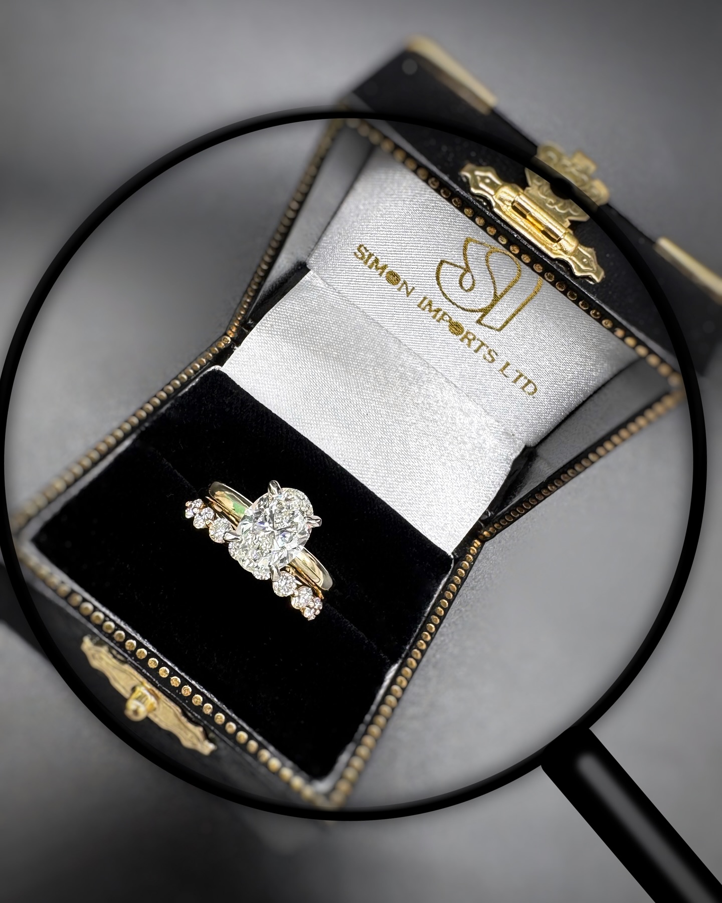 The “wow” starts with the oval😍 The “whoa” happens when you add the band😍😍
Our signature oval cut diamond solitaire engagement ring paired with a single sheared claw wedding band in yellow gold - because one sparkle is never enough✨
💥💎Friday Rocks💎💥
#simonimports #fridayrocks #ring #engagement #engagementring #weddingband #wedding #ovalcutdiamond #weddingrings #sparkle #brilliant #diamondring #diamonds #diamonds💎 #weddingseason2025💍❤️ #2025wedding #goldring #trendring #top #❤