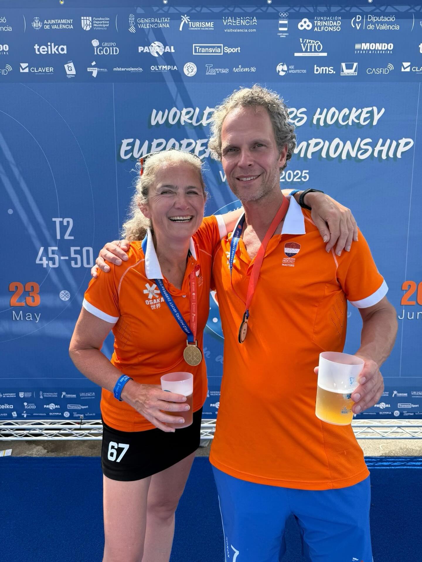 Wat een prestatie: Pinoké is twee Europees kampioenen rijker!
Afgelopen zondag zijn Bouke van Lotringen (H30-1) en Anne-Rose van der Krabben (D45-1) met hun nationale teams Europees Kampioen Masters 50+ geworden – allebei na zinderende finales tegen Engeland!
Van harte gefeliciteerd Bouke en Anne-Rose! Wat een topprestatie! ?