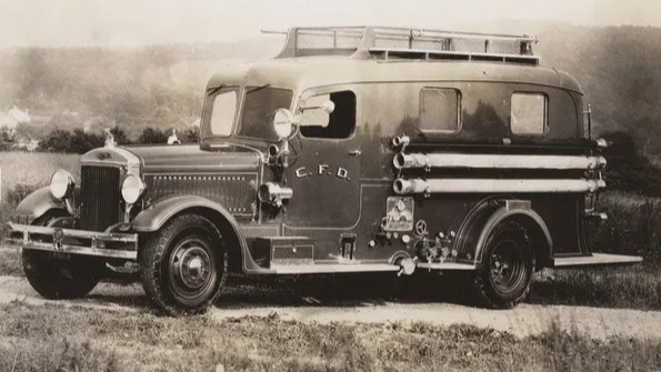 Another view found of our 1935 Mack sedan style engine. We just think it's an amazing piece of fire service history and hope you all do, too!
#cltfiremuseum #firefightingheritage #CharlotteHistory #tbt #honorserveeducate
#fireapparatushistory #mackfiretruck #SedanStyleRevolution #firstinthenation