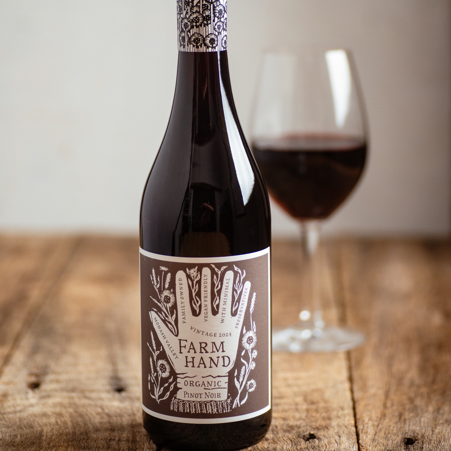 Just dropped, the new Farm Hand Pinot Noir 2024 - Bright, pure, and elegant â this South Aussie Pinot Noir bursts with crushed cherries, wild strawberries, and a hint of rose. Light, silky, and refreshingly vibrant đ·@farmhandorganicwines @fourthwave_
#PinotNoir #Organicwines #Veganwine #AussieWine #redwine #InMyGlass #WineTime #DrinkBetter #LightRedWine #nzwinedistributor #rebranding