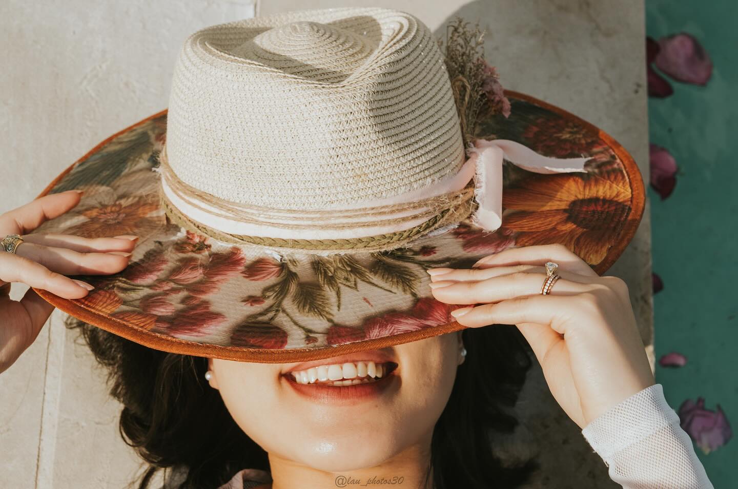 Sun-kissed smiles and florals for days 🌸
This dreamy straw hat is giving golden hour magic and poolside bliss.
Available now: https://www.wesleyjamesco.com/product-page/summe-floral-panama-rancher
$125 – floral decoupage design by Spirited Living on Etsy.
Summer’s never looked so sweet.
Collaborations:
@thewesleyjamesco
@laura.and.jeffrey
@cultivated_bloomsretreats
#WesleyJamesCo #TheWesleyJamesCo #BohoWesternStyle #SummerHats #StrawHatSeason #BohoChic #FloralHat #WesternBohoVibes #HandcraftedStyle #StatementHat #SummerStyle #TexasBoho #HatLoversClub #PoolsideStyle #DecoupageDesign #SupportSmallBusiness #WesleyJamesStyle #BohoCowgirl #DesertBloomVibes #StyledByWJC