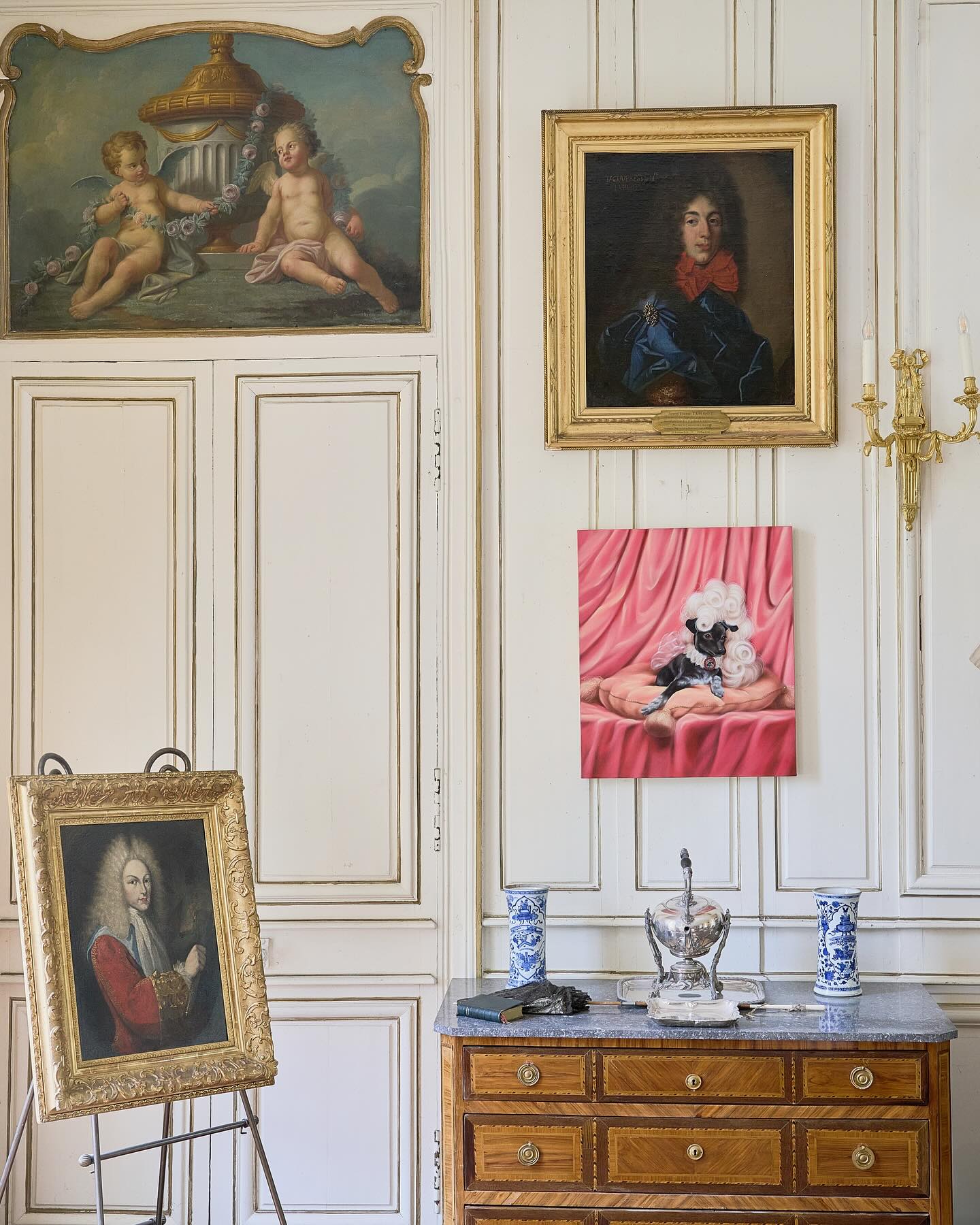 Open today in Normandy, France | 14:30-18:30
𝐹𝑜𝓇𝑔𝑒𝓉 𝑀𝑒 𝒩𝑜𝓉 | Xu Yang
Château de Lantheuil
12 June - 10 July
Weds-Sun
𝒰𝓃𝓉𝒾𝓉𝓁𝑒𝒹 (𝒮𝑜𝒸𝒾𝑒𝓉𝓎 𝒫𝑜𝓇𝓉𝓇𝒶𝒾𝓉 - 𝐿𝑒 𝒫𝑜𝓊𝒻 𝒮𝑒𝓃𝓉𝒾𝓂𝑒𝓃𝓉𝒶𝓁)
2024 - 2025
Oil on linen
70 x 60 cm
Installation view by Bater & Street @baterandstreet