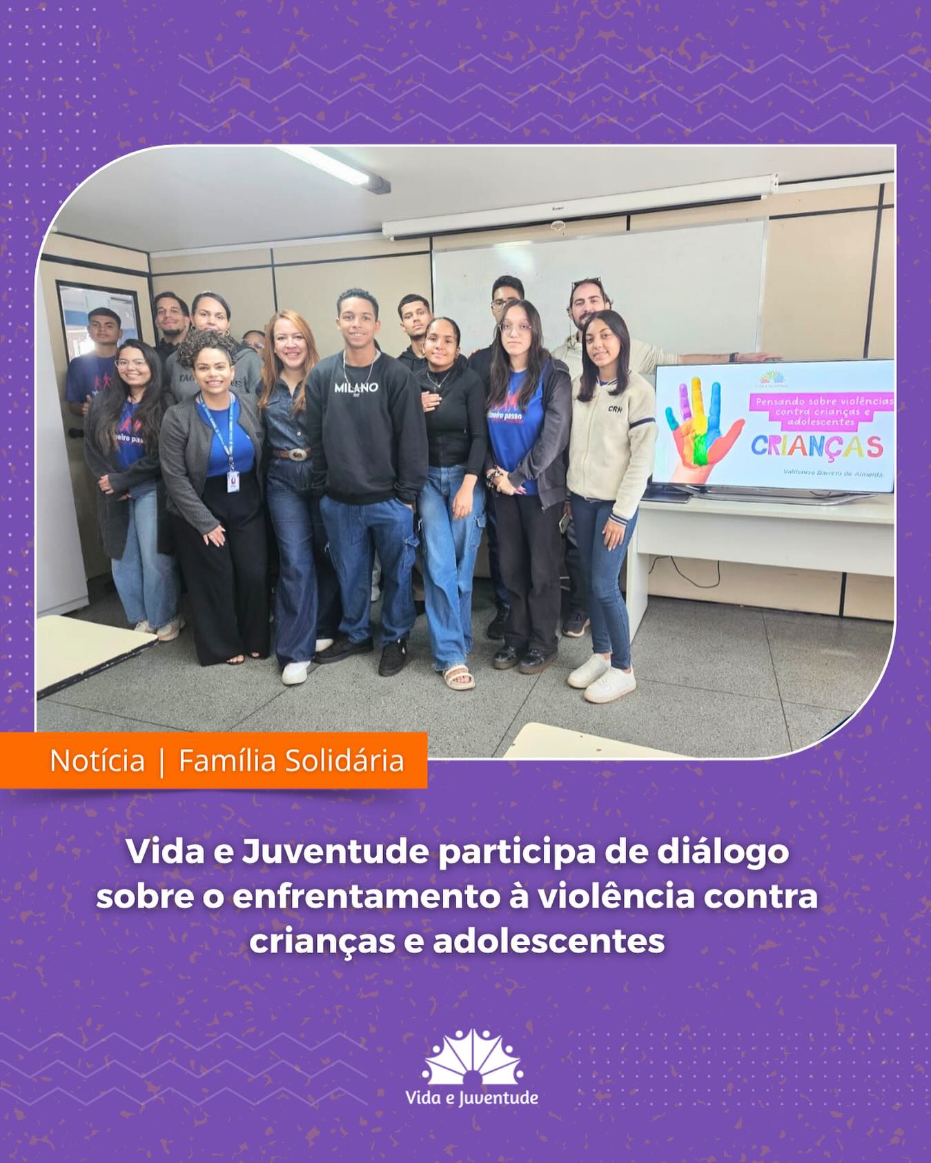 🔸No dia 27/05, Valdenise Barreto, coordenadora técnica do Projeto Família Solidária, representou o Vida e Juventude em uma roda de conversa promovida pela instituição Casa de Ismael – Lar da Criança (@casadeismaeldf), dentro da programação do Maio Laranja, mês de enfrentamento ao abuso e à exploração sexual de crianças e adolescentes.
O objetivo da ação foi ampliar o diálogo, fortalecer a escuta qualificada e incentivar a construção de redes de apoio e proteção.
Com o tema “Tipos de Violência”, o encontro reuniu adolescentes aprendizes do Programa de Profissionalização da Casa e trouxe informações fundamentais sobre:
🔸 As formas de violência contra crianças e adolescentes;
🔸 A Lei 13.431/17 (Lei da Escuta Especializada);
🔸 Canais de denúncia e proteção;
🔸 O fluxo dos processos judiciais sobre o tema;
🔸 Dados sobre a incidência de casos no Brasil.
Que cada conversa seja uma semente de mudança! Seguimos juntes pela garantia dos direitos e pela proteção integral das infâncias e adolescências.
#maiolaranja #famíliasolidária #PPCAAM #proteçãoinfantojuvenil #diganãoàviolência
#disque100 #escutaespecializada #direitoshumanos #adolescênciaprotegida #rededeproteção