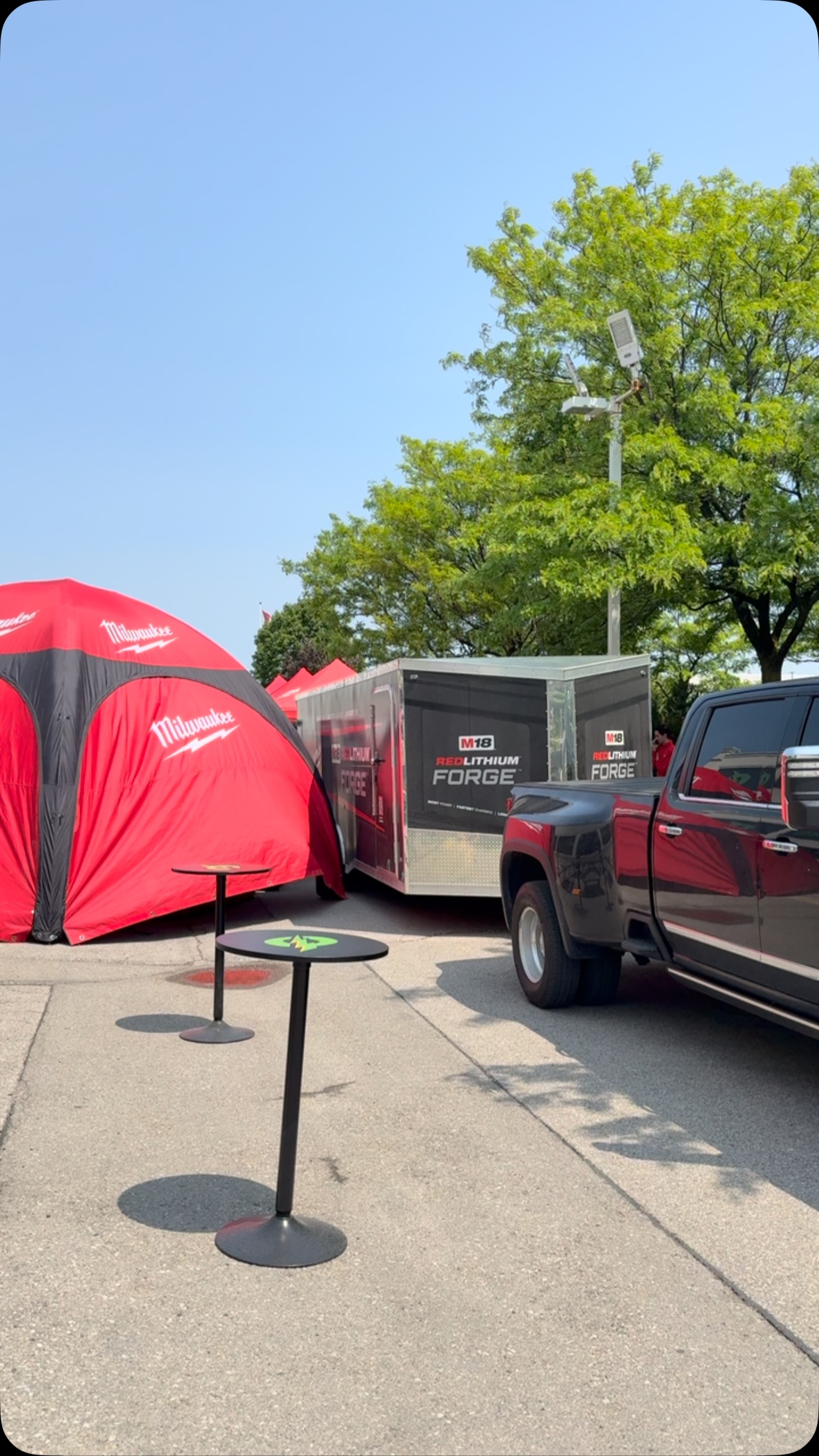 This weekend, Always Fresh BBQ brought the Double Double Package to life – every guest enjoyed two full servings of our legendary flame-grilled favourites. From juicy burgers to crispy chicken and our fan-favourite sides, we kept the energy high and the plates full.
⚡ Seamless service. Massive portions. Unmatched flavour.
💥 Book us for your next large-scale event and see why we’re the GTA’s go-to for on-site BBQ catering.
📍 Serving Toronto & the GTA | 🍽 500 Servings | 🔥 On-Site BBQ
📲 www.alwaysfreshbbq.ca
#AlwaysFreshBBQ #DoubleDoublePackage #TorontoCatering #LargeEventCatering #500Servings #BBQFeast #OnSiteCatering #GTAEvents