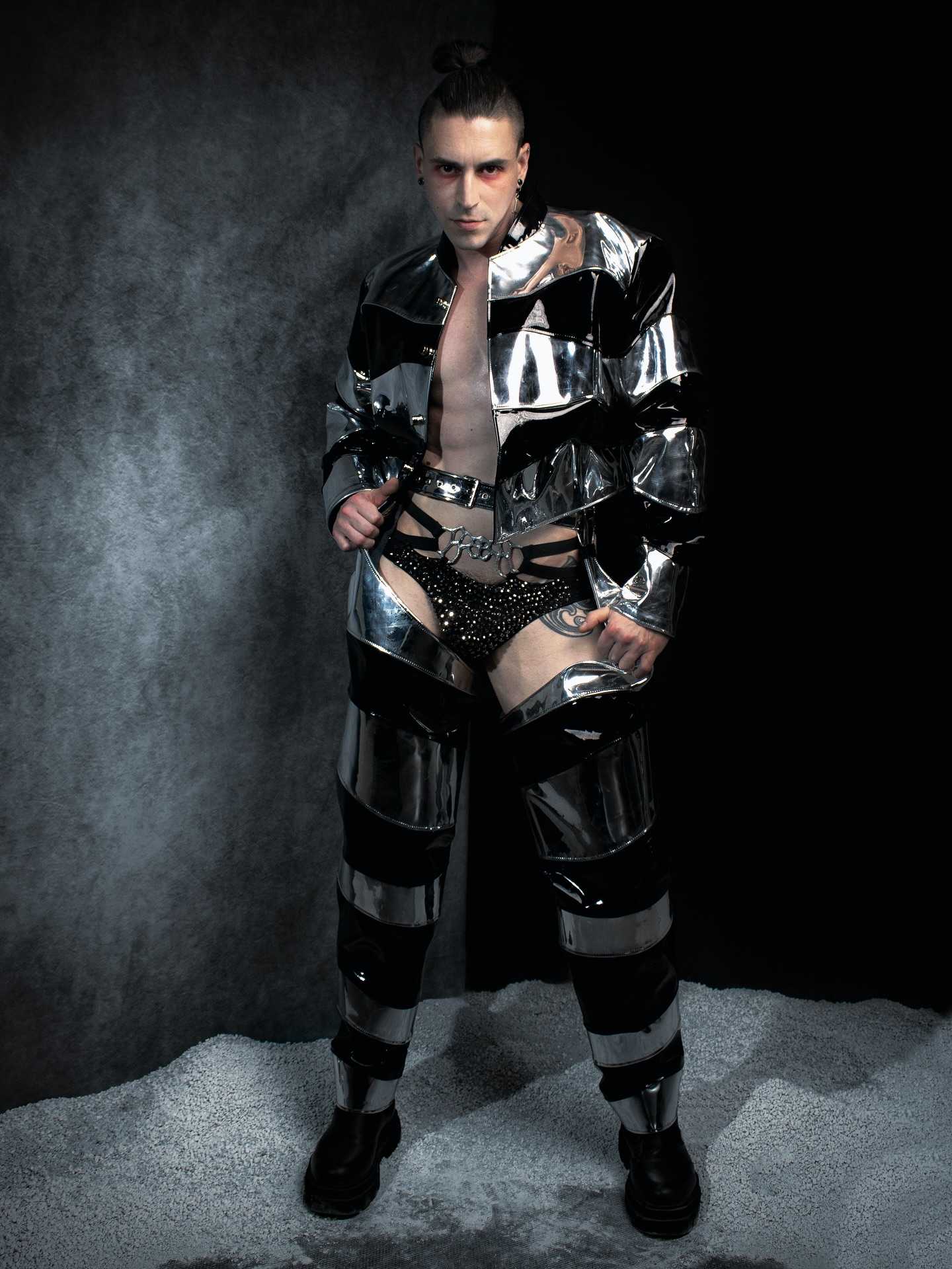 Lookbook Giger 👽 @florent_fauverge with our motor jacket, pants and our shiny underwear available on command in the eshop and in our showroom in Los Angeles @thearchshow ✨❤️
.
📸 by @cidpic_
💄 by @aletcaroline
👗 by @romaintheveninparis @eds_9314
Assist by @charles_dalloz
.
#fashion #romainthevenin #paris #design #collection #alien #giger #avantgarde #shine