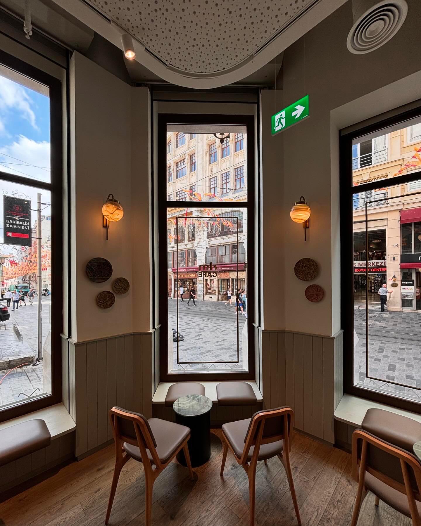 ✨Space Sconces Illuminate İşbank Painting Sculpture Museum 🌟
Installed in the historic Bodvi Apartment, built in 1907 on Istanbul’s iconic İstiklal Avenue, the new Space sconces find a place within the recently opened Türkiye İş Bankası Museum of Painting and Sculpture.
Designed by Teğet Architectural Office, the project delicately merges the building’s rich past with a contemporary spatial language, a language in which the Space sconces quietly take their place, glowing like echoes of a distant sky. 
.
.
.
.
.
.
#spacelight
#glassblown
#glassart
#handblownglass
#contemporaryglass
#glasslighting
#designlighting
#interiorlighting
#sculpturallighting
#artandlight
#moderncraft
#cafelighting
#interiordesign
#cafeinterior
#architecturallighting
#atmosphericlighting
#lightobject
#lightingdesign
#craftanddesign
#collectibledesign
#interiorideas 
#cafedesign 
#interiorinspiration
#designinstallation
#artinarchitecture 
#maiizen