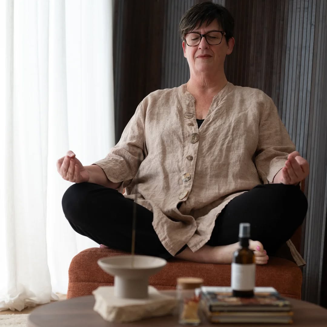 In a world that never stops moving, meditation offers us a gentle pause. Just 10 minutes a day can transform how you navigate life.
🧠 Sharper focus - Cut through mental fog and boost your concentration for work, relationships, and daily life
💆♀️ Less stress - Lower cortisol levels and find your calm, even when life gets overwhelming
😴 Better sleep - Quiet your racing mind and drift into deeper, more restorative rest
Start small. Even 5 minutes counts. Your future self will thank you. 💚🙏🏼