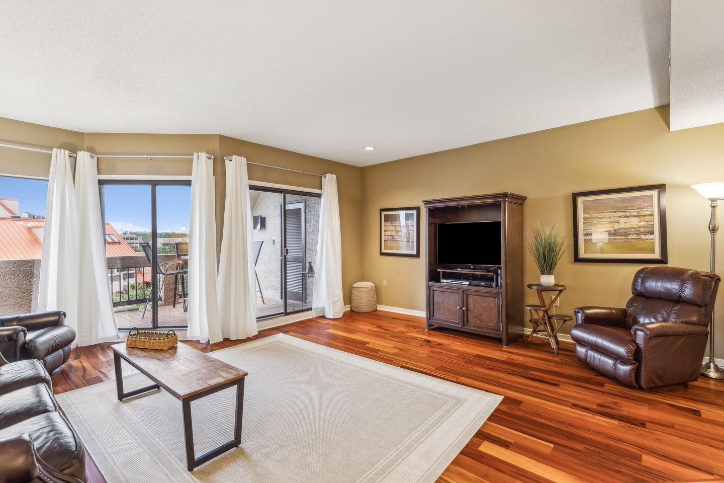 ☀️ Summer’s around the corner and 7170 Harbourside II still has some awesome weeks open — July through August. If you’ve been thinking about a Hilton Head trip, this one’s a gem. 🌴🌊
You’ll have water views, the world’s largest sundial right outside (yes, it’s a thing), and everything Shelter Cove has to offer — plus, it’s pet friendly, so your furry friend can tag along too. 🐾
Here’s the quick rundown:
✔️ Modern kitchen with granite counters — perfect for snacks, dinner, or just coffee with a view
✔️ King master bedroom + private bath
✔️ Twin guest room with its own bath
✔️ Private balcony to kick back and enjoy the view
✔️ Bring your pup — they’ll love it too! 🐶
✔️ Steps to the marina, shopping, dining, and easy beach access
Summer weeks go quick — if you want to be here for sunsets, beach days, and marina vibes, now’s the time.
📲 Book at TridentRentals.com or call me at 843-785-3447
#7170Harbourside #HiltonHeadIsland #PetFriendlyStay #ShelterCove #BeachTrip #VacationGoals #TridentVillaRentals #LBZdigitalmedia